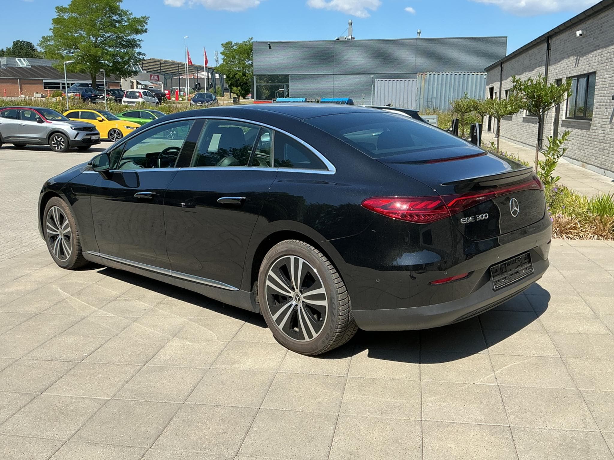 Mercedes EQE 300 Standard (2023) - Photo 4