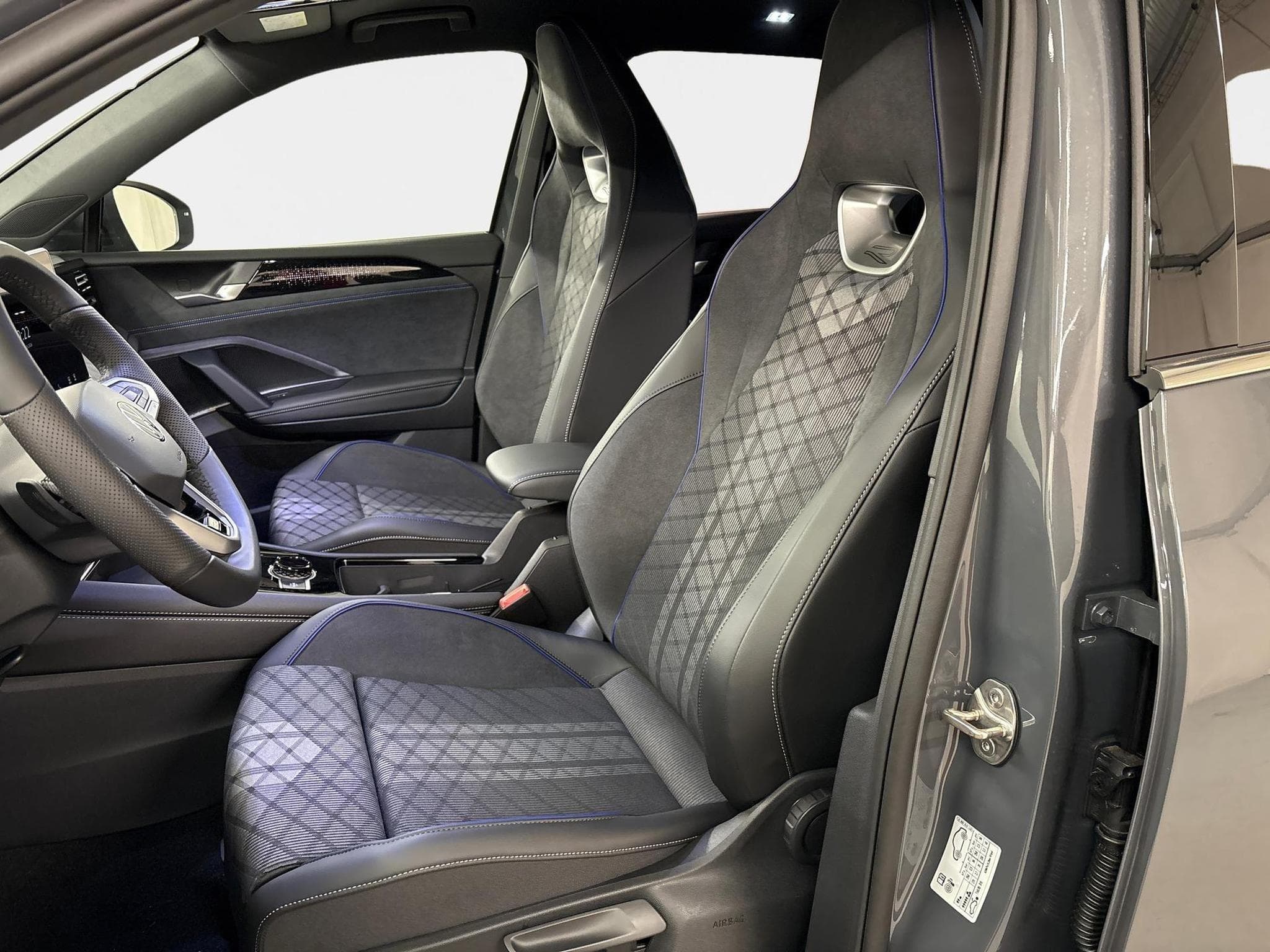 VW Tiguan R-Line (2026) - Photo 19
