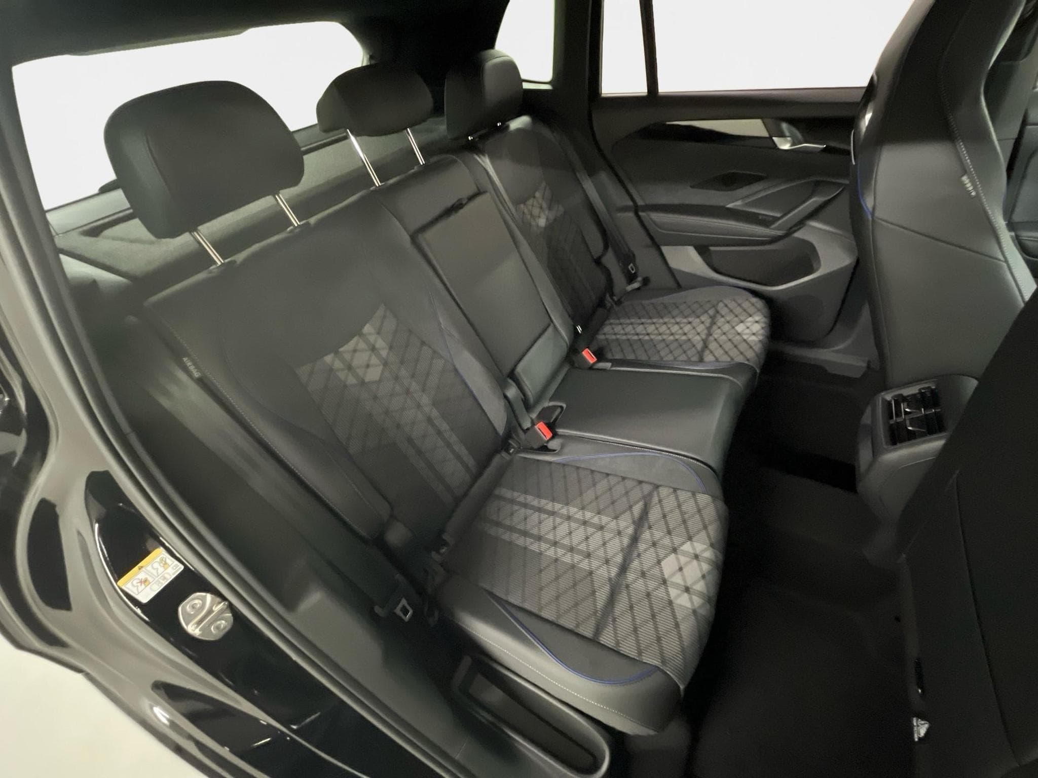 VW Tiguan R-Line (2026) - Photo 22