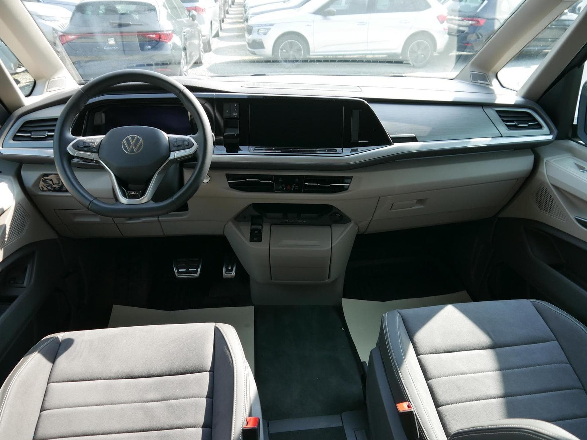 VW T7 Goal (2025) - Photo 10
