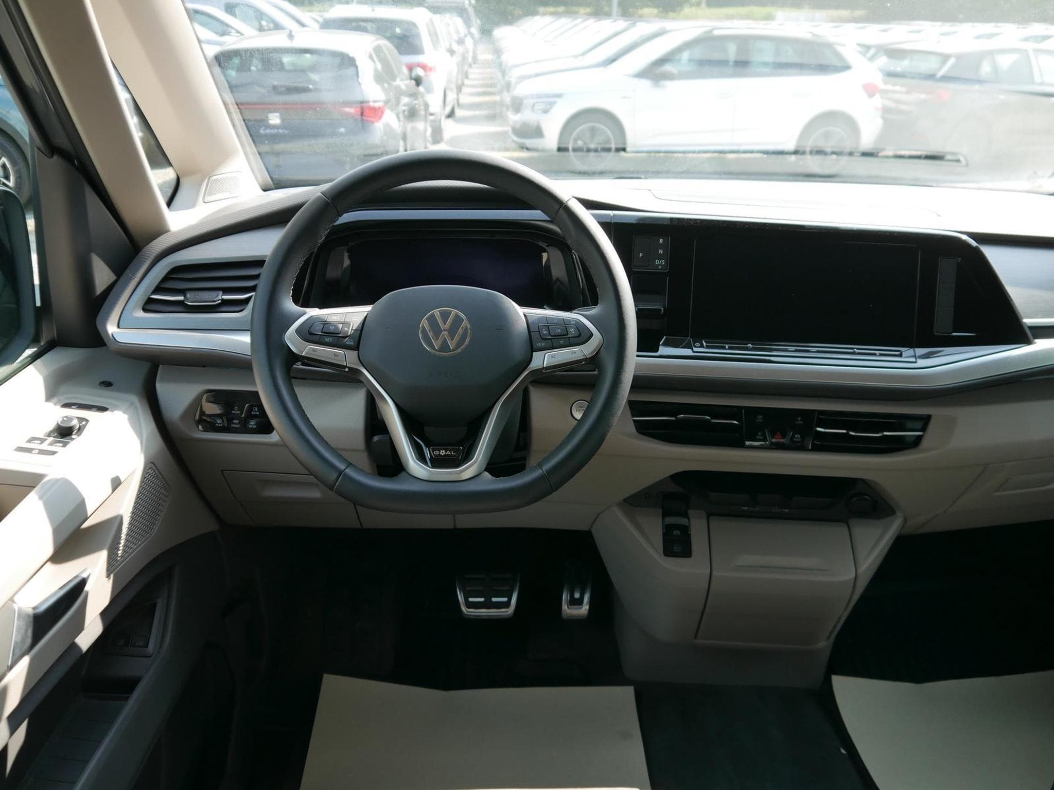 VW T7 Goal (2025) - Photo 11