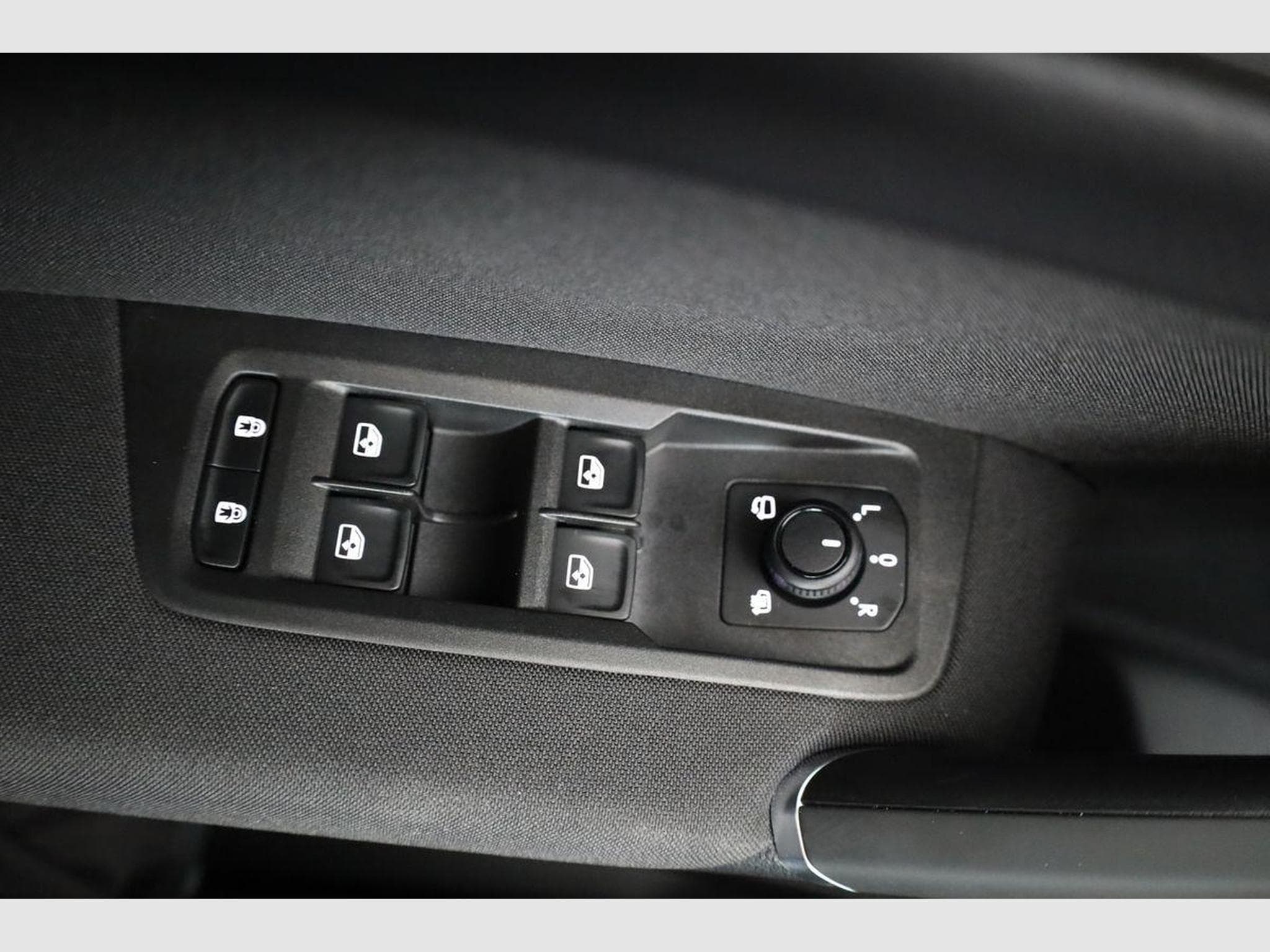 VW Touran Comfortline BMT/Start-Stopp (2026) - Photo 7