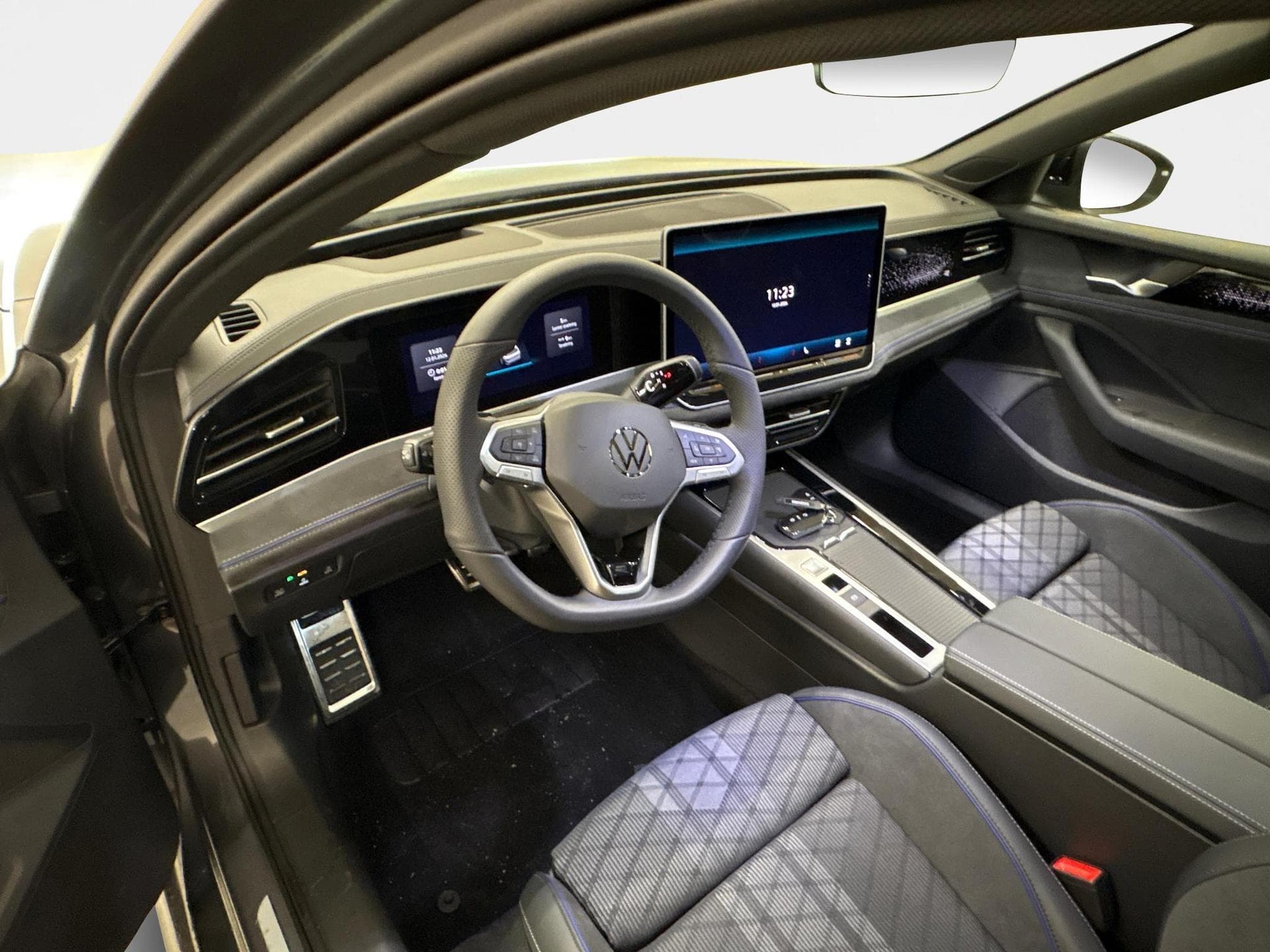 VW Passat Variant R-Line (2026) - Photo 12