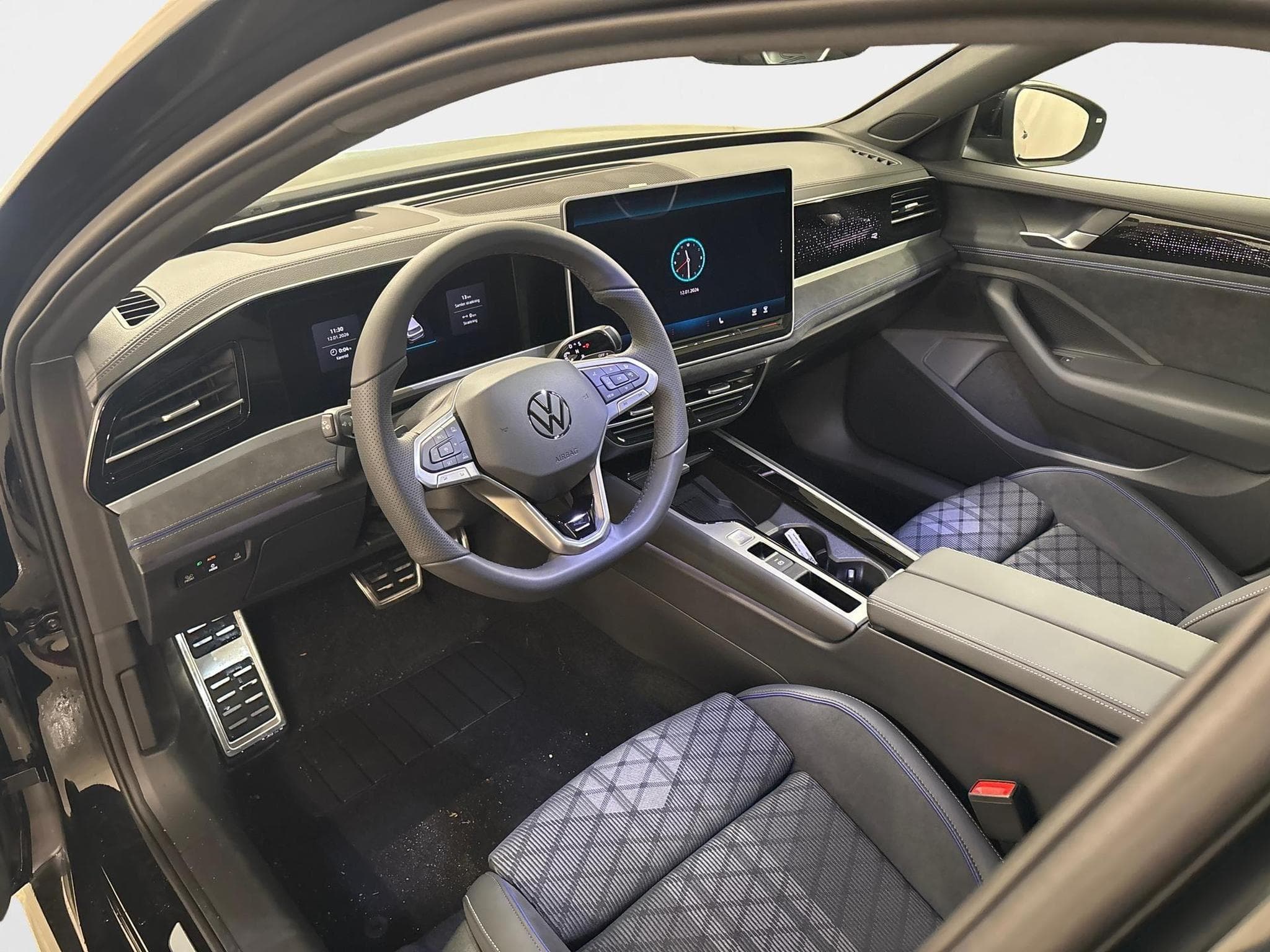 VW Passat Variant R-Line (2026) - Photo 12