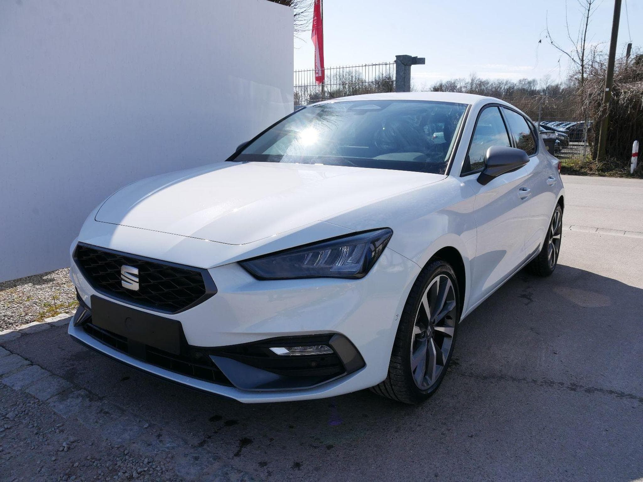 Seat Leon FR 1.5 eTSI DSG (2026) - Photo 1