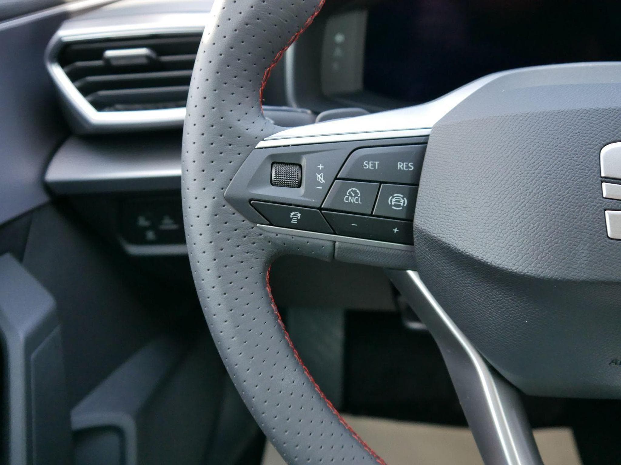 Seat Leon FR 1.5 eTSI DSG (2026) - Photo 12