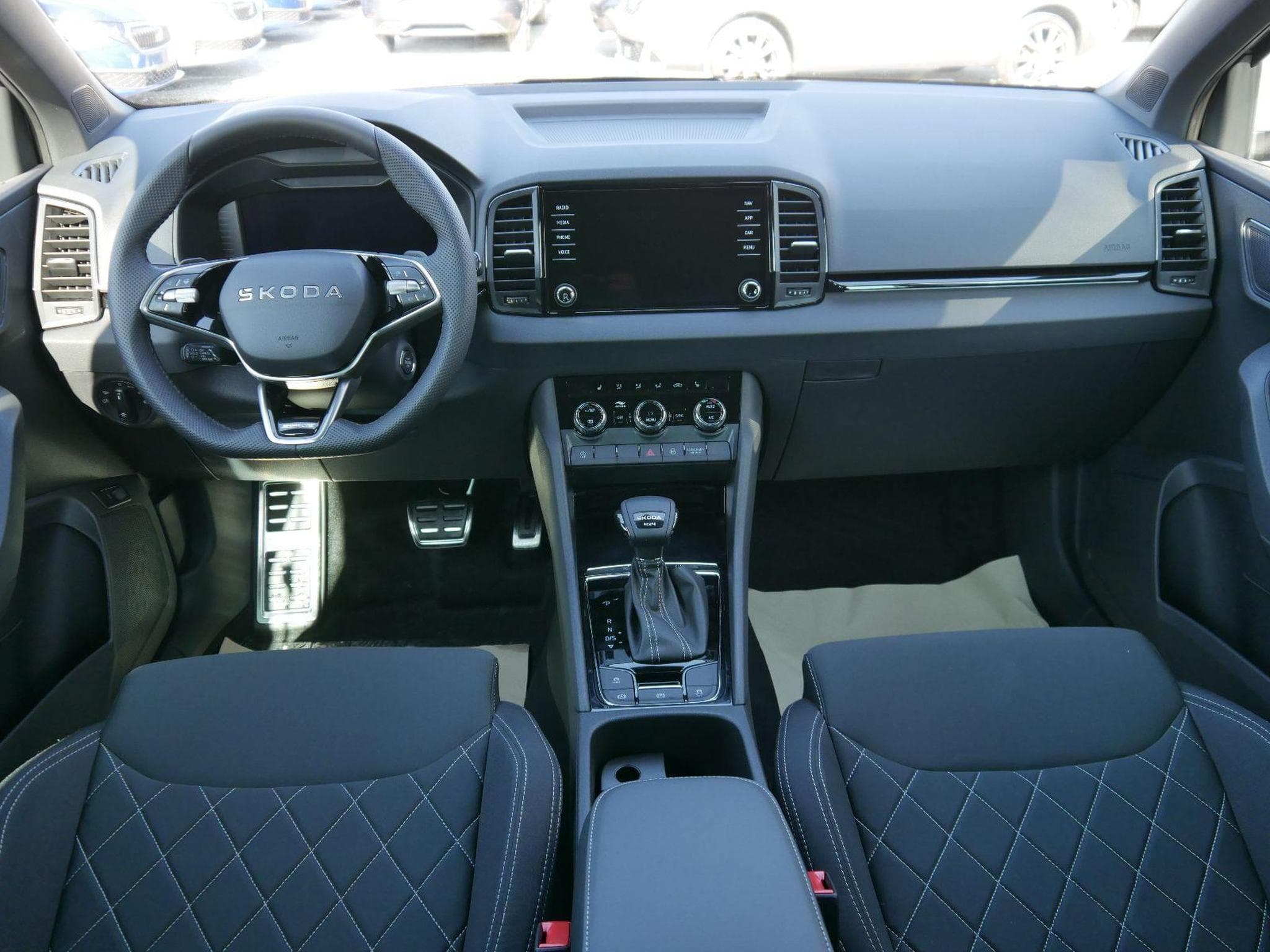 Skoda Karoq Sportline 2.0 TSI 4x4 DSG (2026) - Photo 9