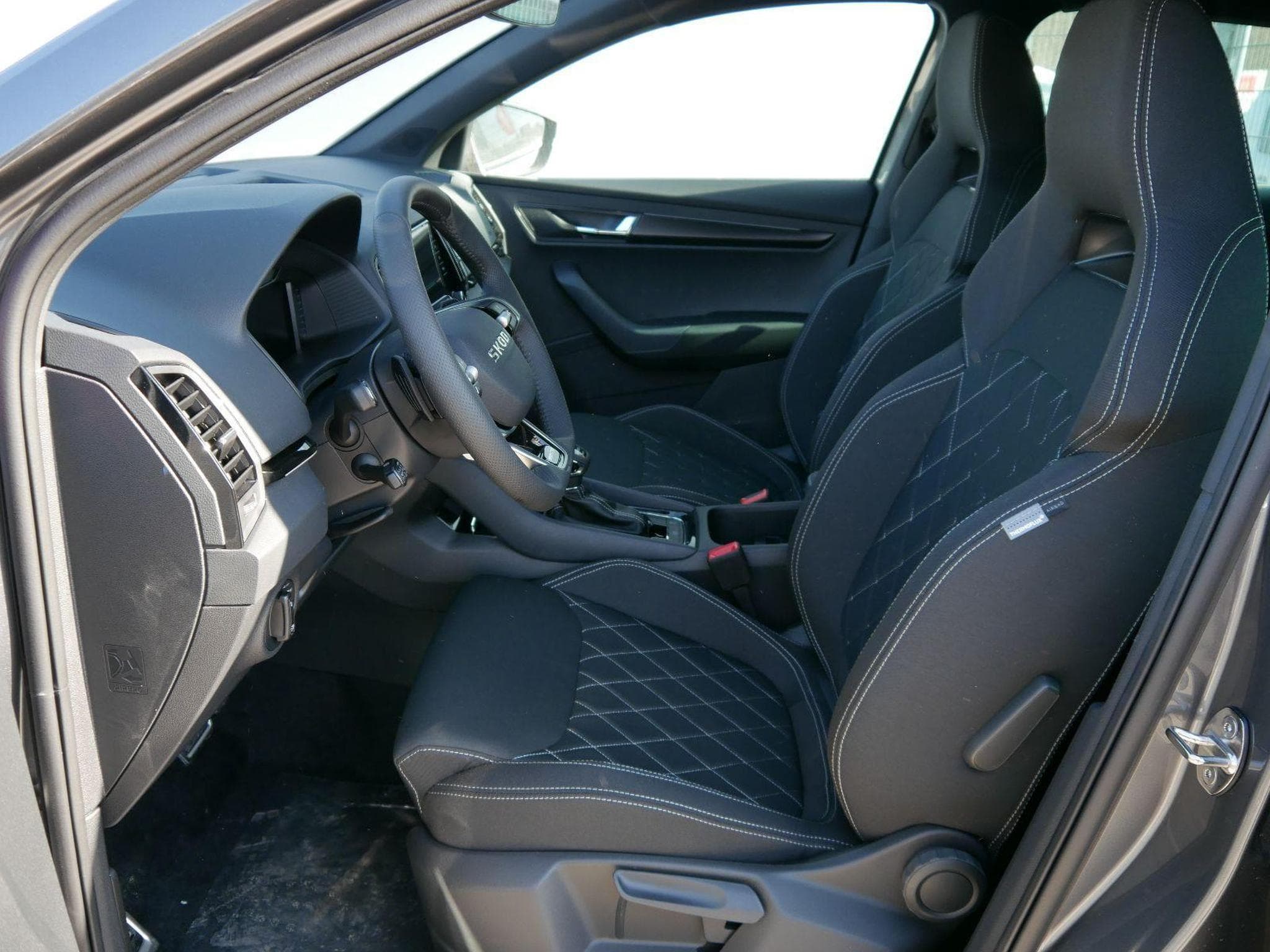 Skoda Karoq Sportline 2.0 TSI 4x4 DSG (2026) - Photo 7