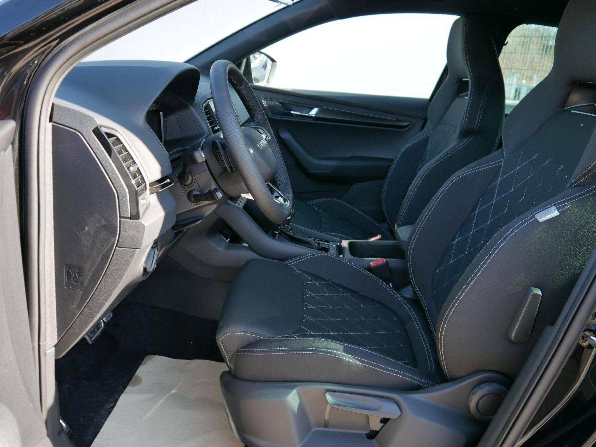 Skoda Karoq Sportline 2.0 TSI 4x4 DSG (2026) - Photo 8