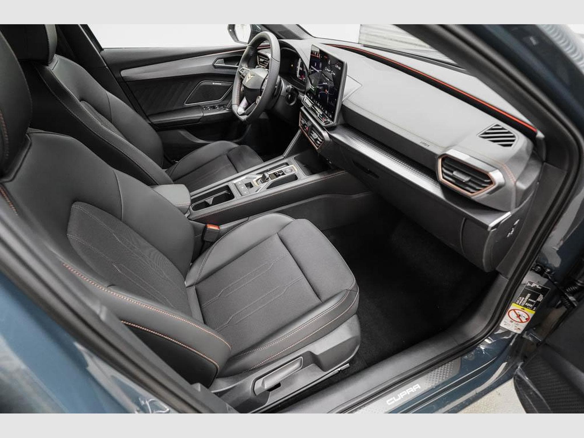 Cupra Leon ST 1,5 eTSI (2026) - Photo 21
