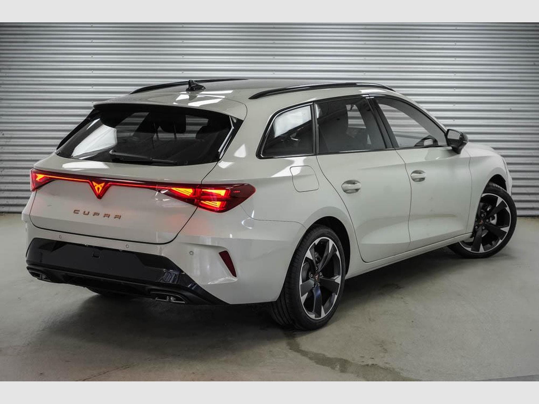 Cupra Leon ST 1,5 eTSI (2026) - Photo 3