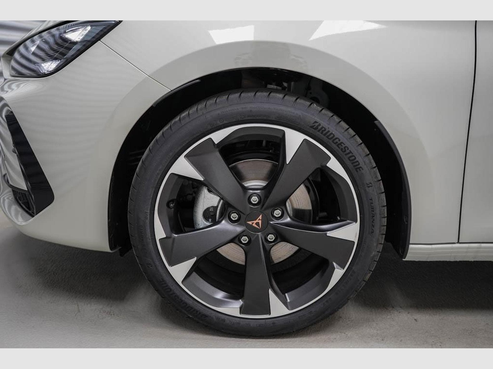 Cupra Leon ST 1,5 eTSI (2026) - Photo 5