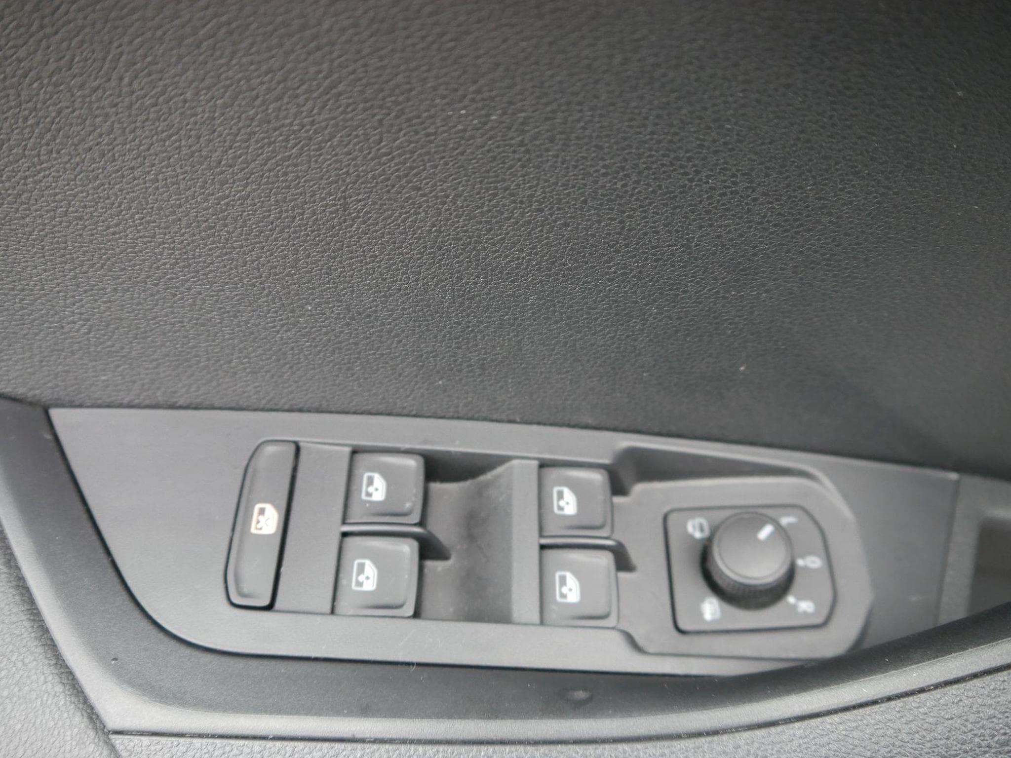 Skoda Karoq Selection (2025) - Photo 9