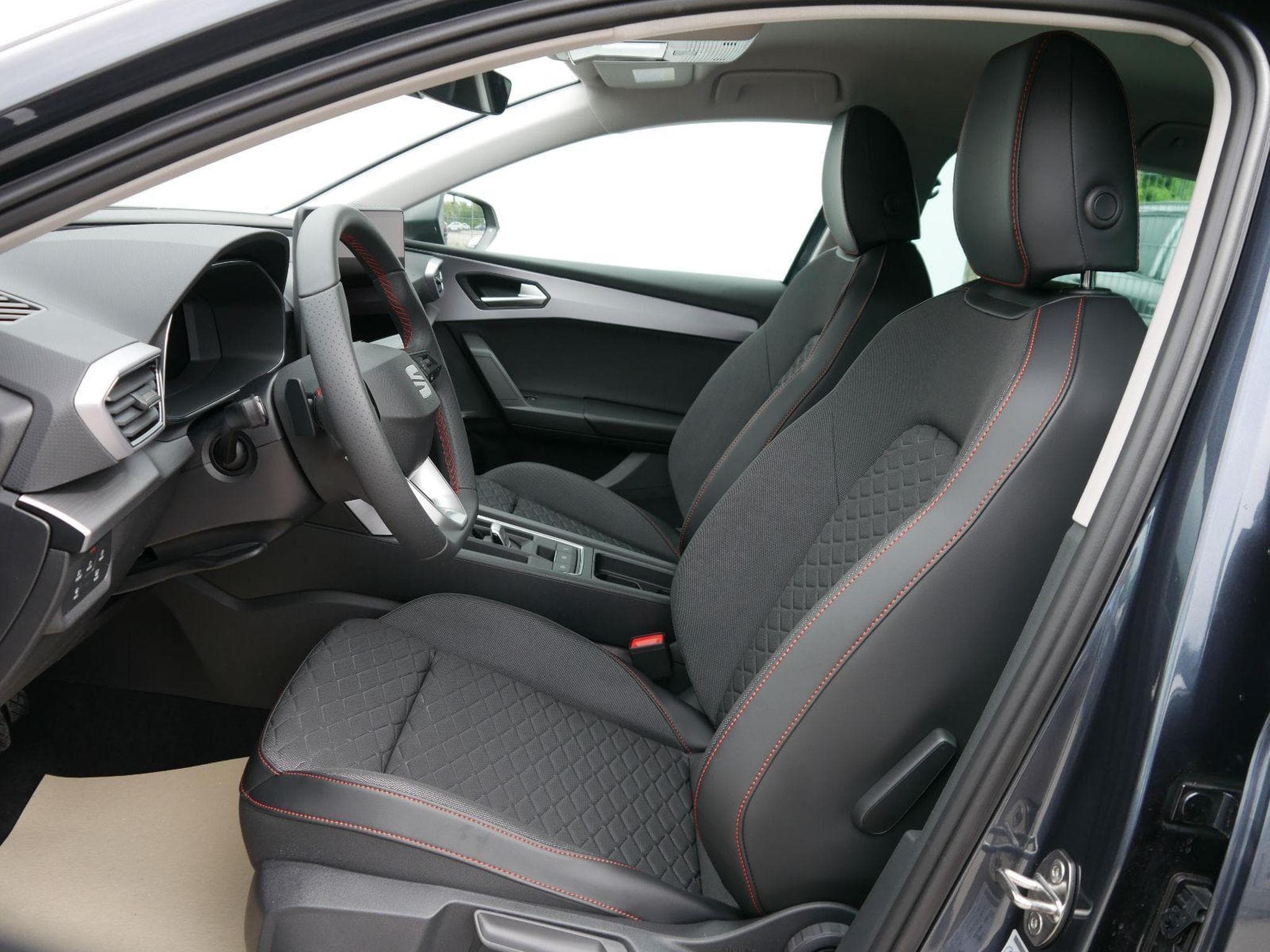 Seat Leon FR 1.5 eTSI DSG (2026) - Photo 8
