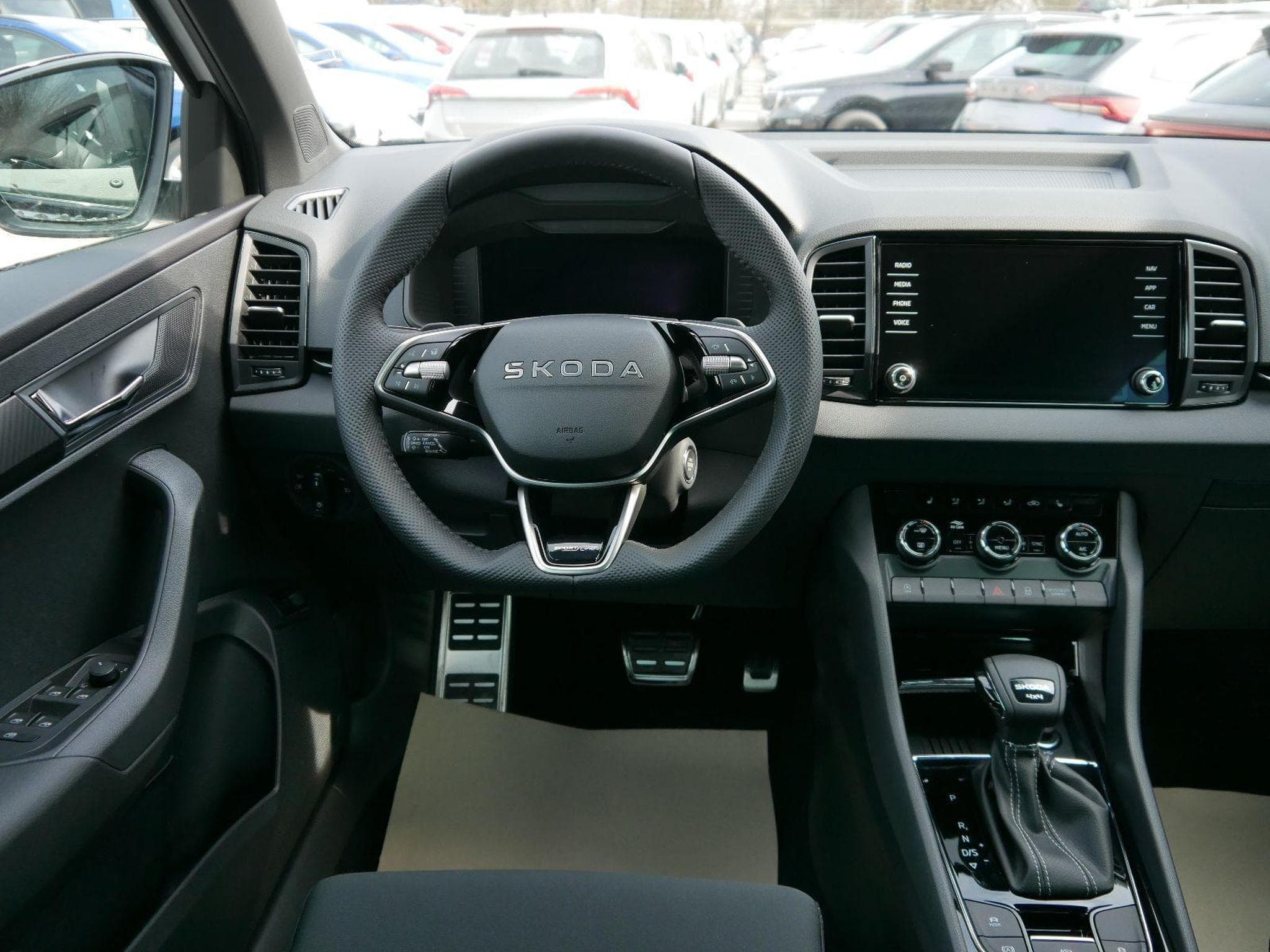Skoda Karoq Sportline 2.0 TSI 4x4 DSG (2026) - Photo 10