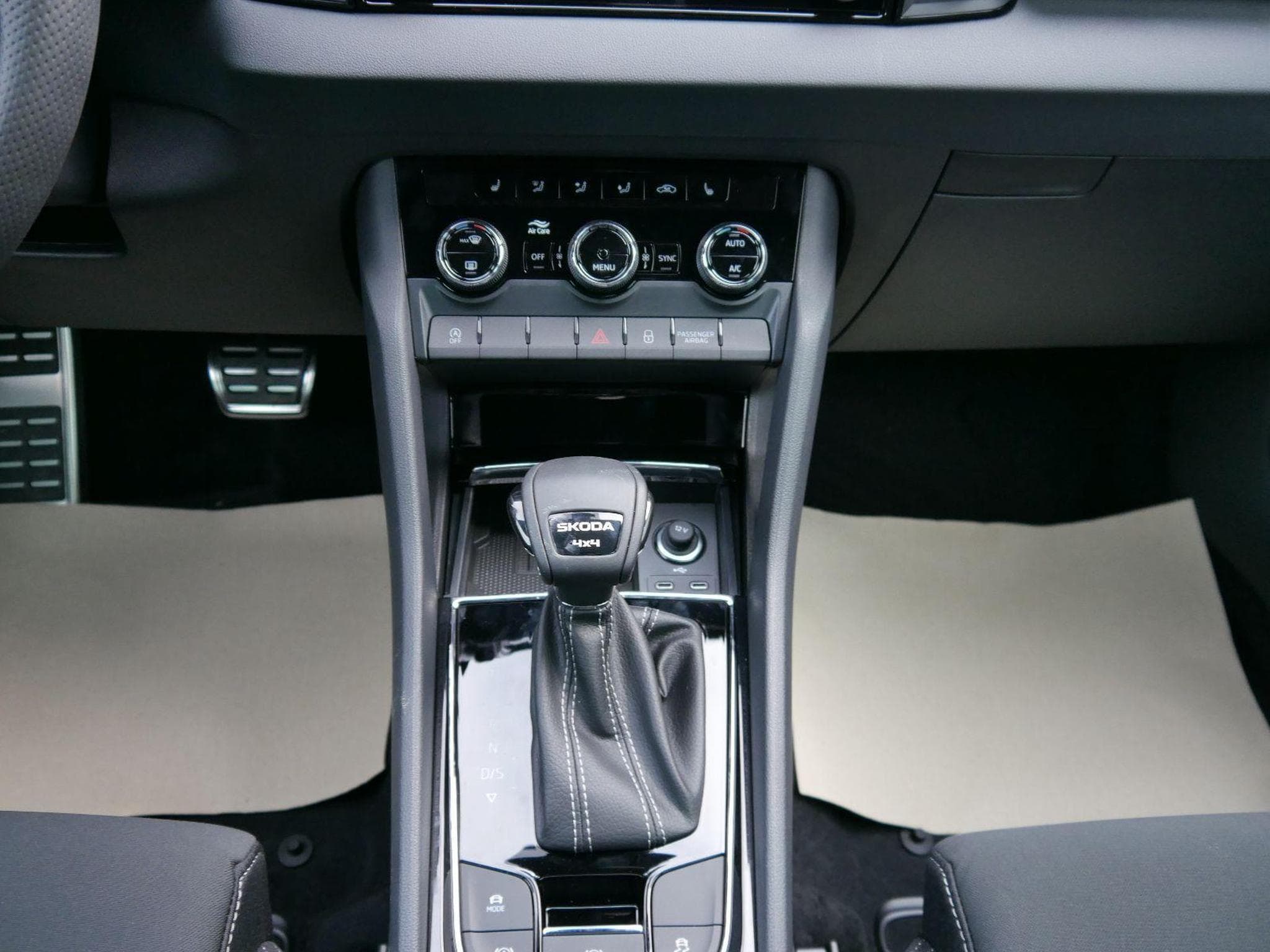 Skoda Karoq Sportline 2.0 TSI 4x4 DSG (2026) - Photo 14