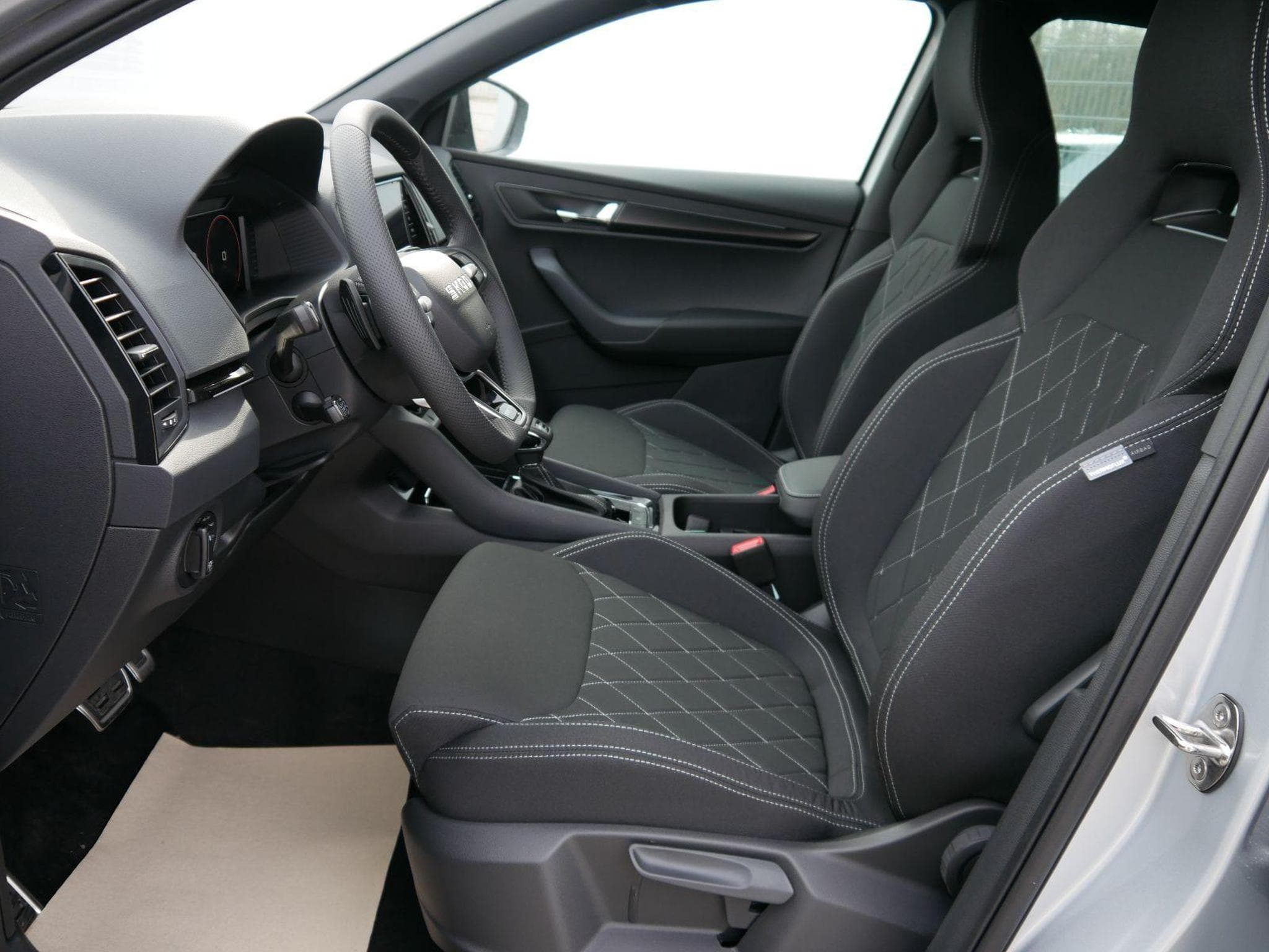Skoda Karoq Sportline 2.0 TSI 4x4 DSG (2026) - Photo 8