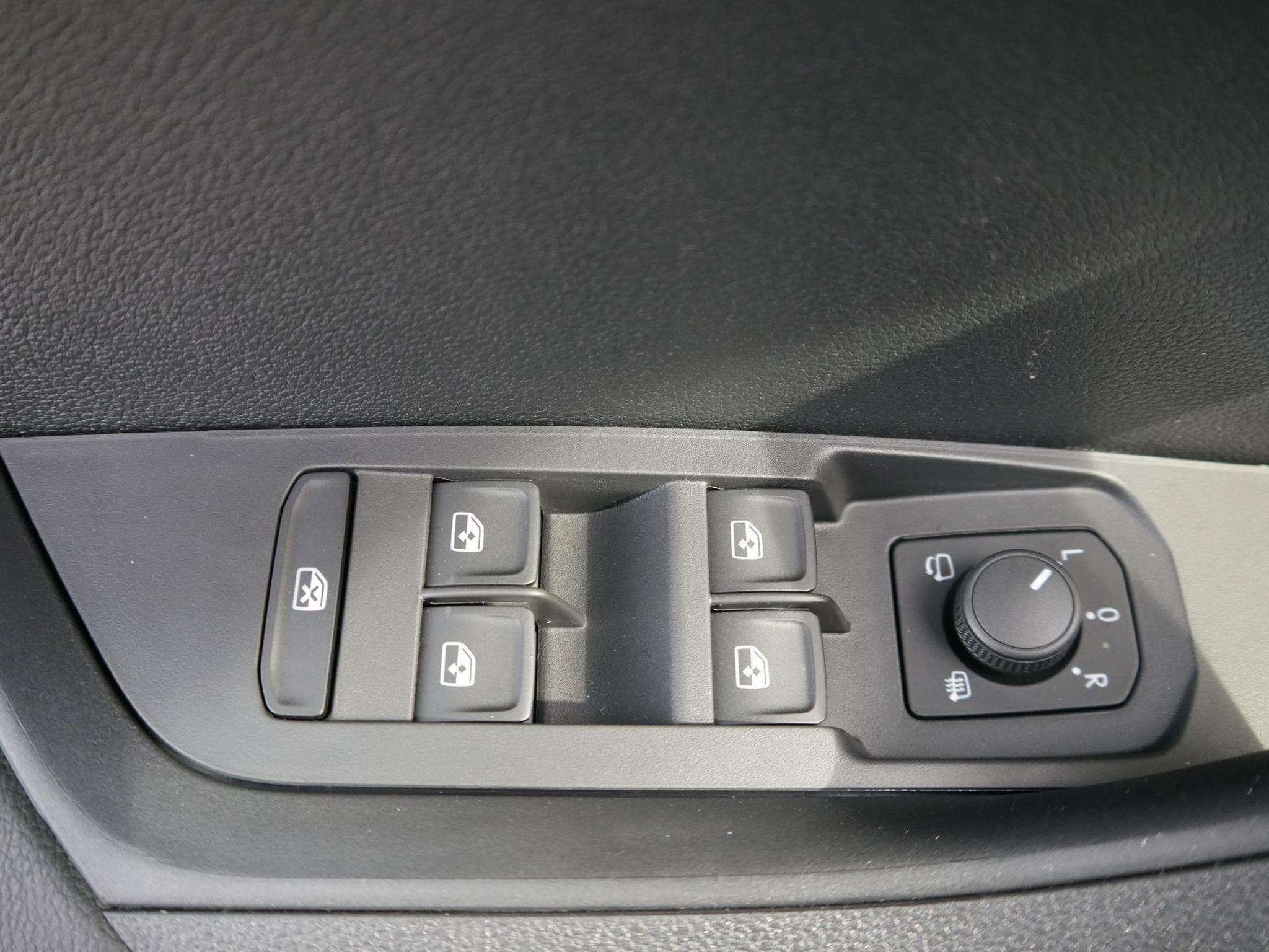 Skoda Karoq Sportline 2.0 TSI 4x4 DSG (2026) - Photo 9