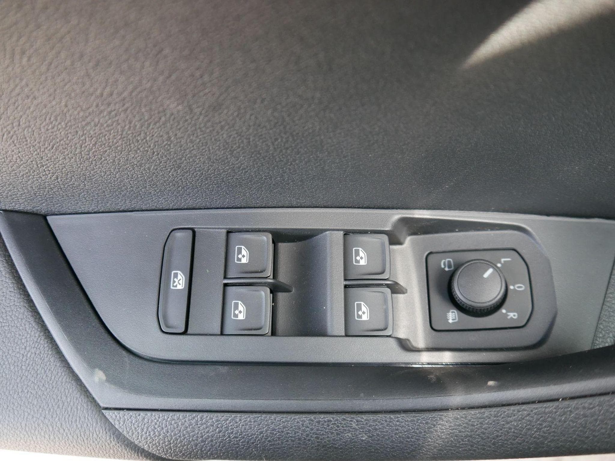 Skoda Karoq Sportline 2.0 TSI 4x4 DSG (2026) - Photo 10