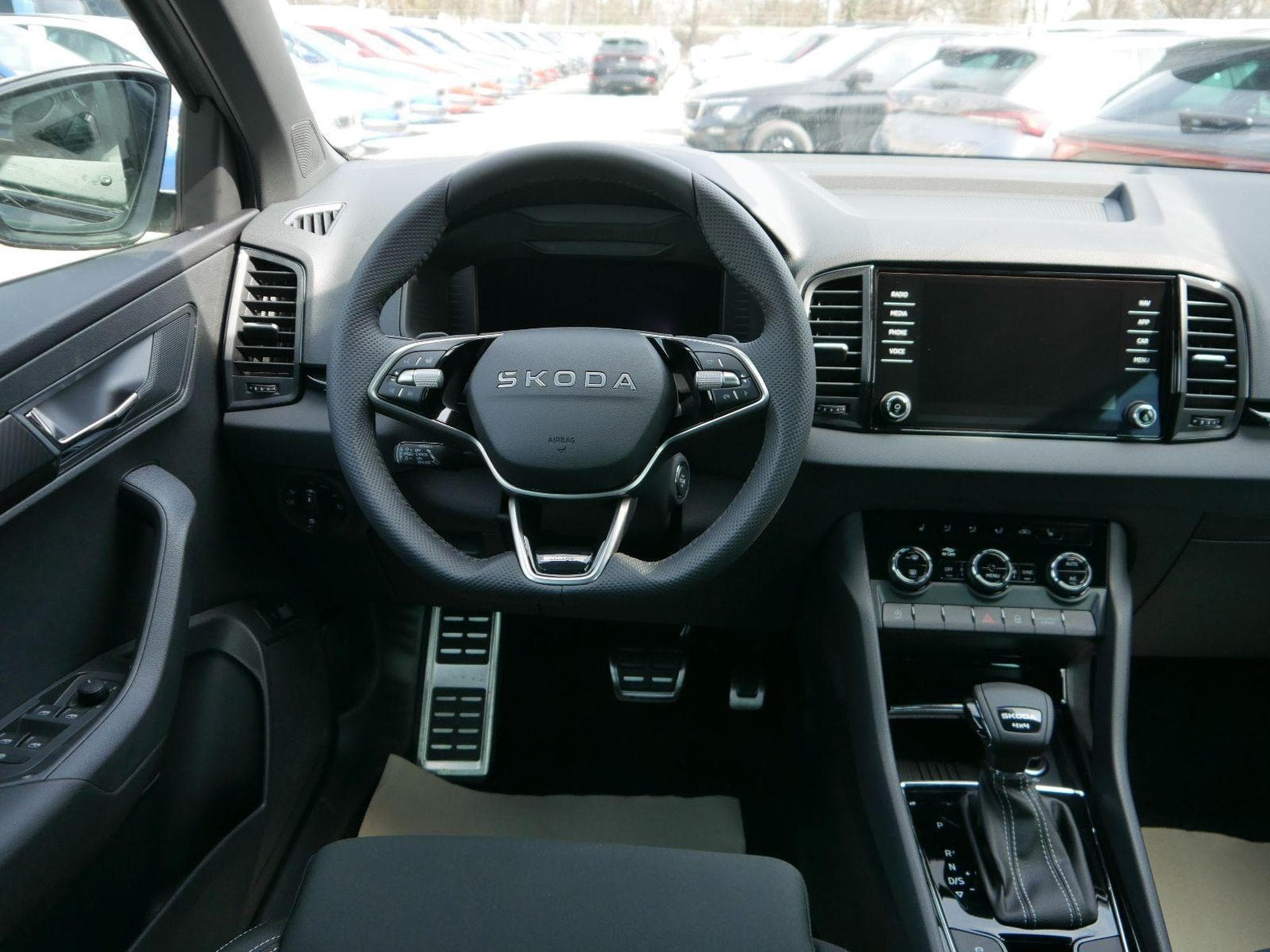 Skoda Karoq Sportline 2.0 TSI 4x4 DSG (2026) - Photo 12