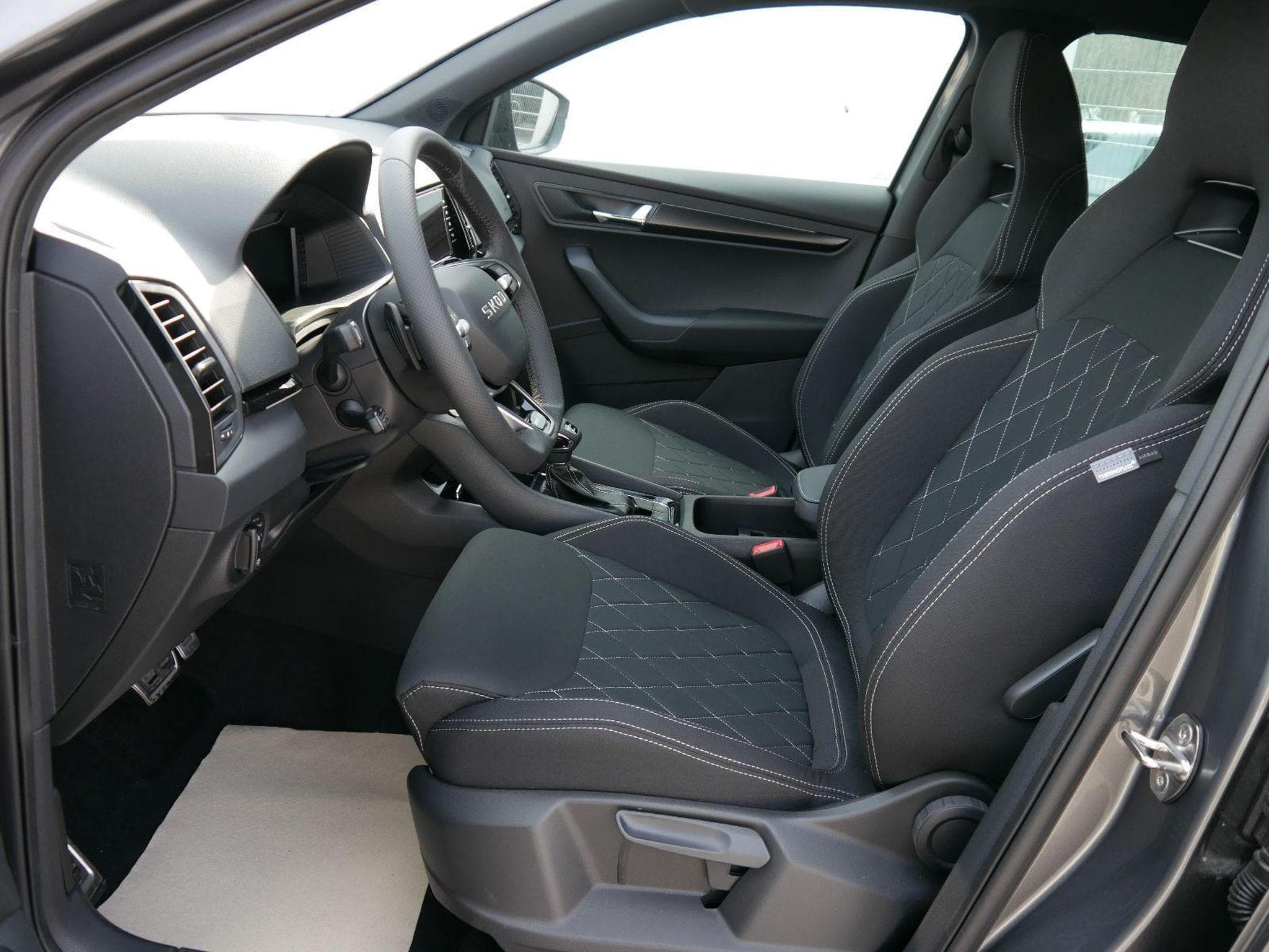 Skoda Karoq Sportline 2.0 TSI 4x4 DSG (2026) - Photo 9