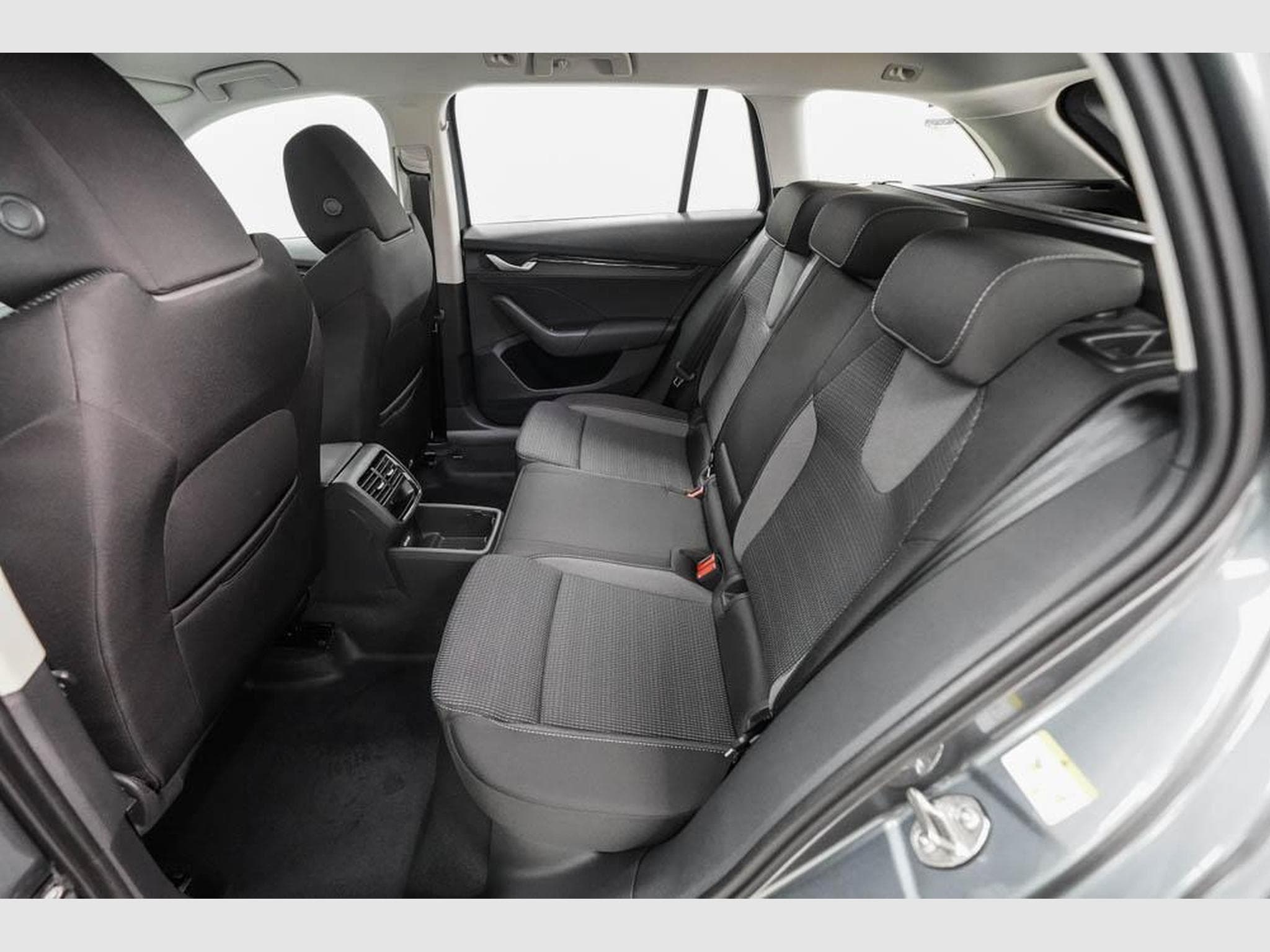 Skoda Octavia Kombi 2,0 TDI (2026) - Photo 16