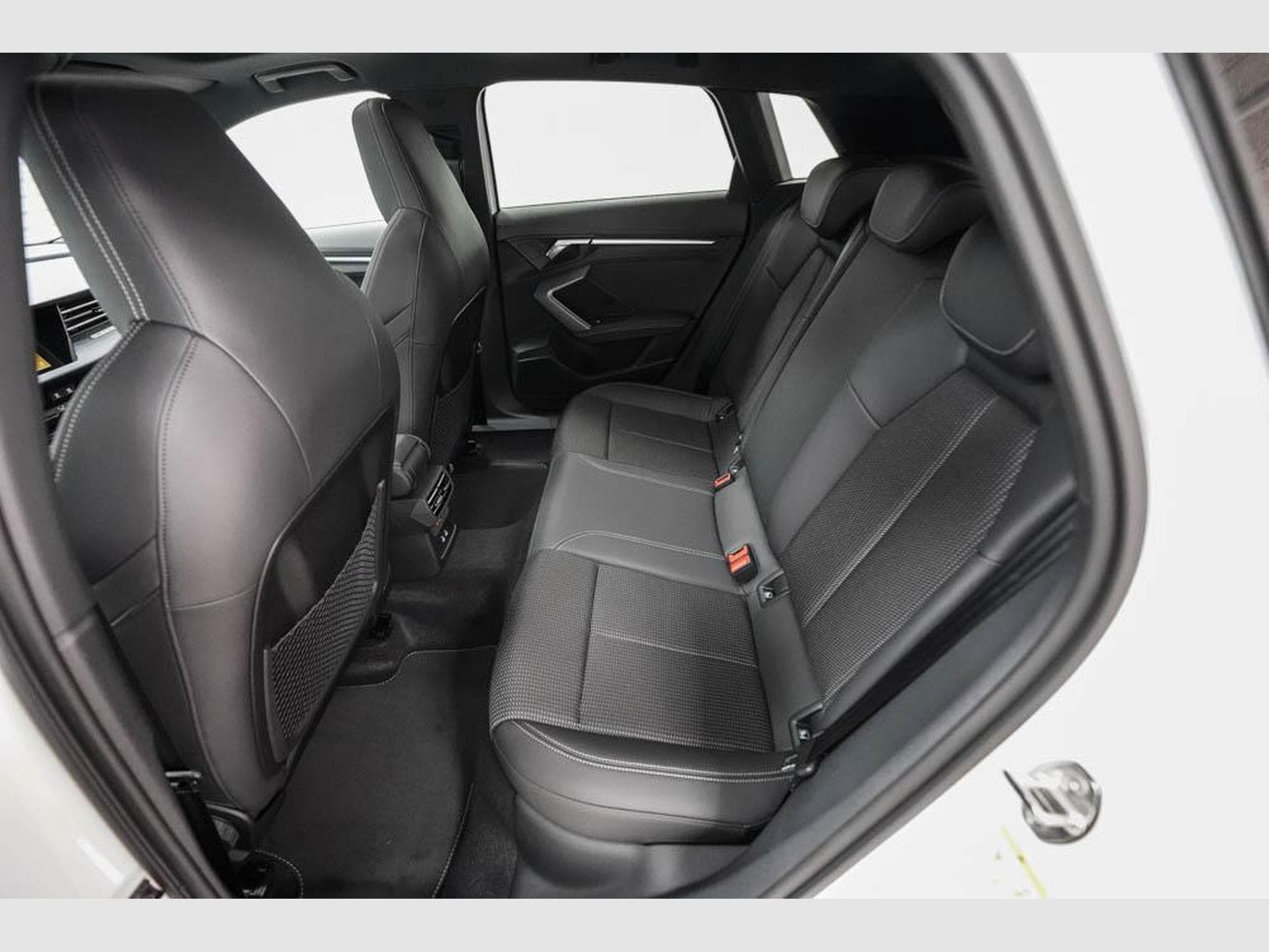 Audi S3 Sportback 2,0 TFSI (2026) - Photo 16