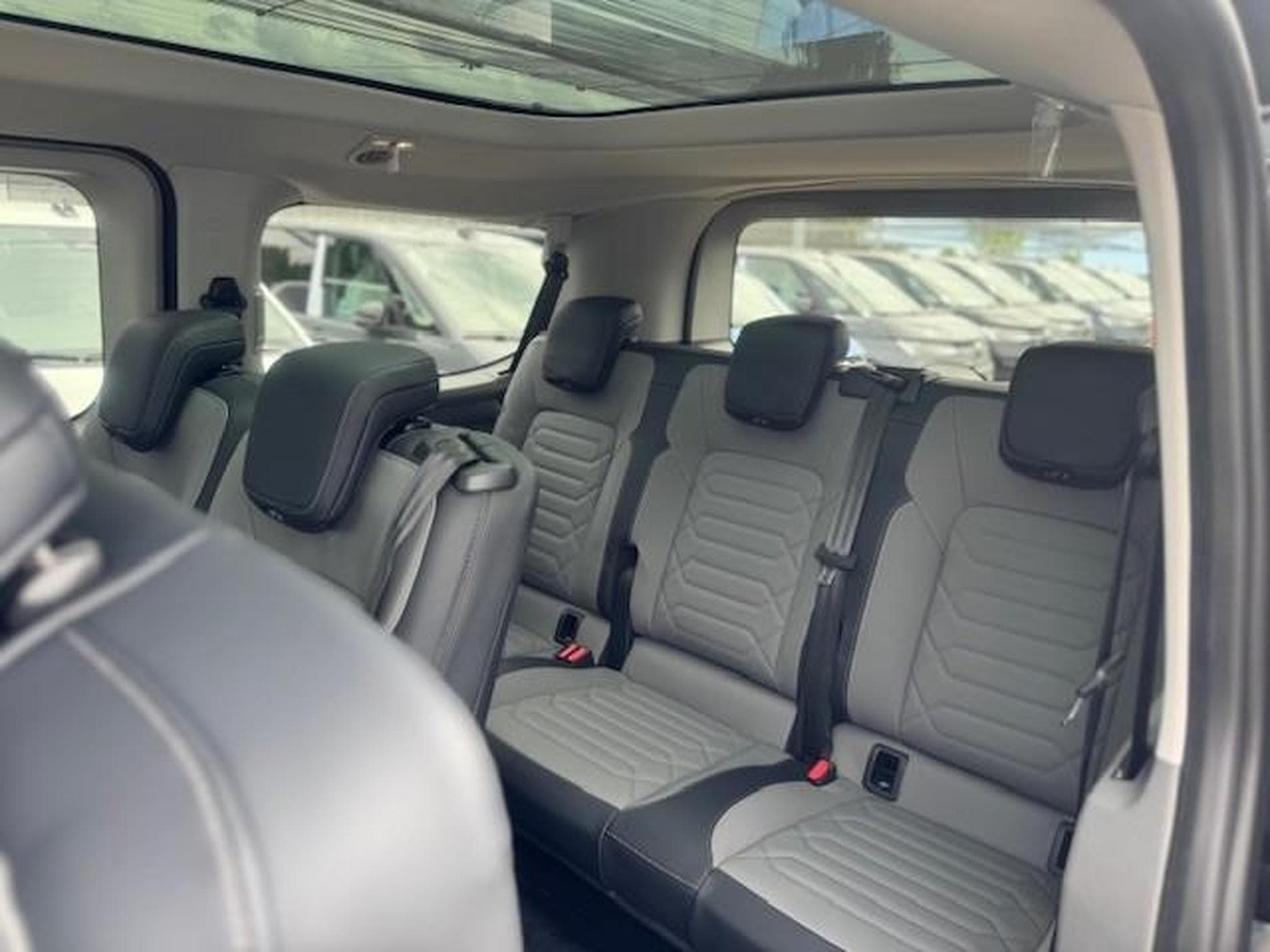 VW Caravelle BEV 160 kW Style RWD KR (2026) - Photo 8