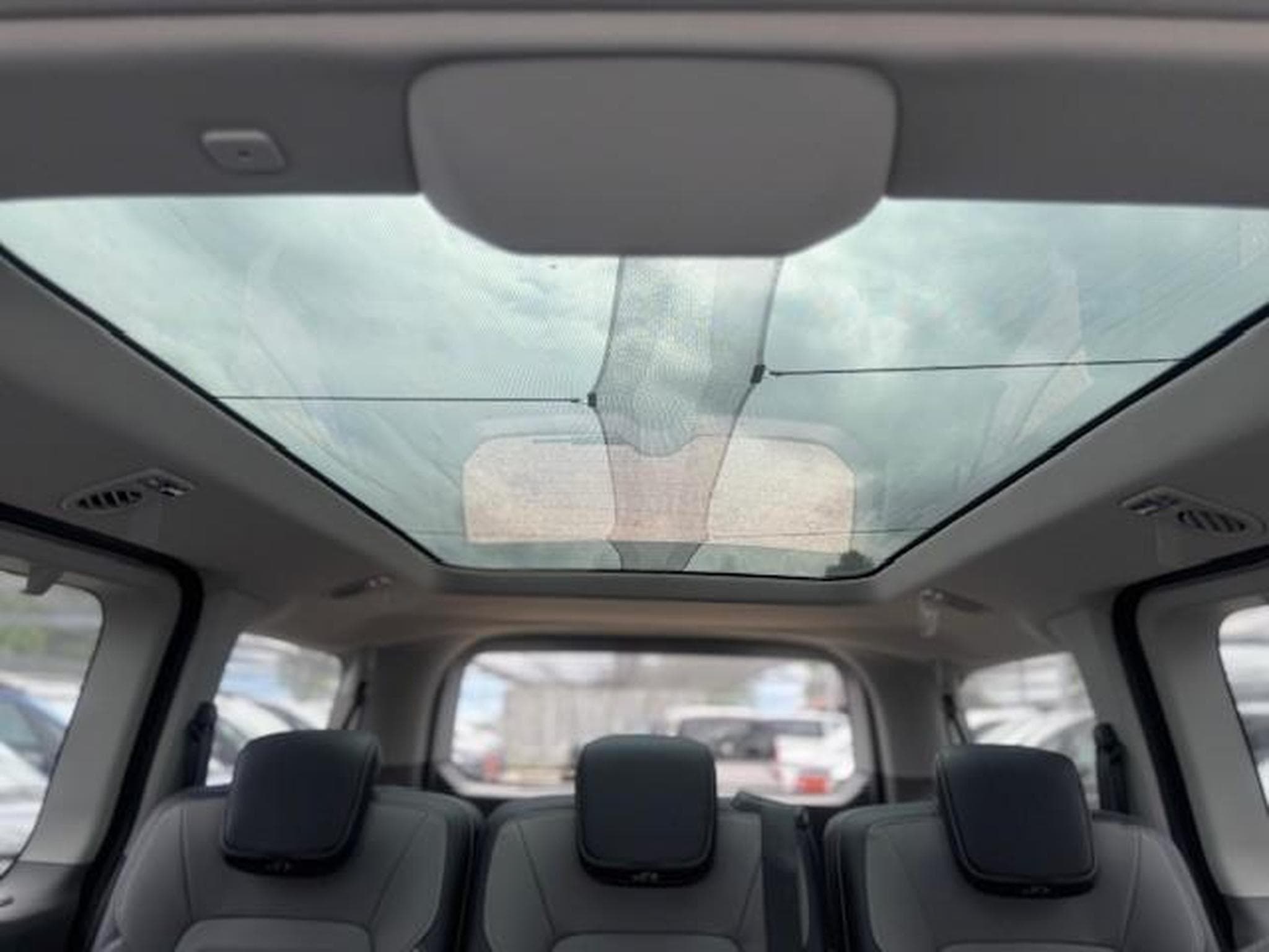 VW Caravelle BEV 160 kW Style RWD KR (2026) - Photo 9