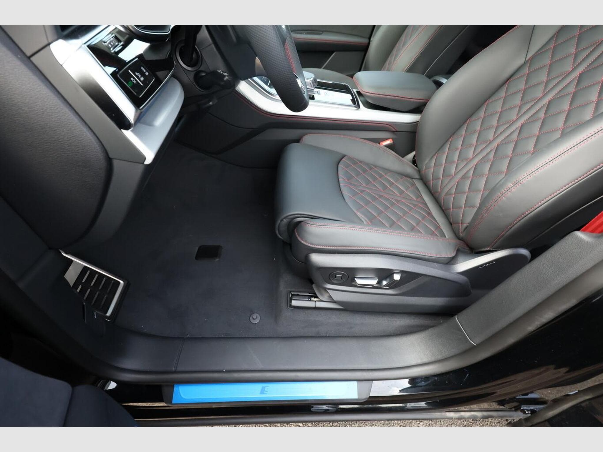 Audi Q8 S line (2026) - Photo 13