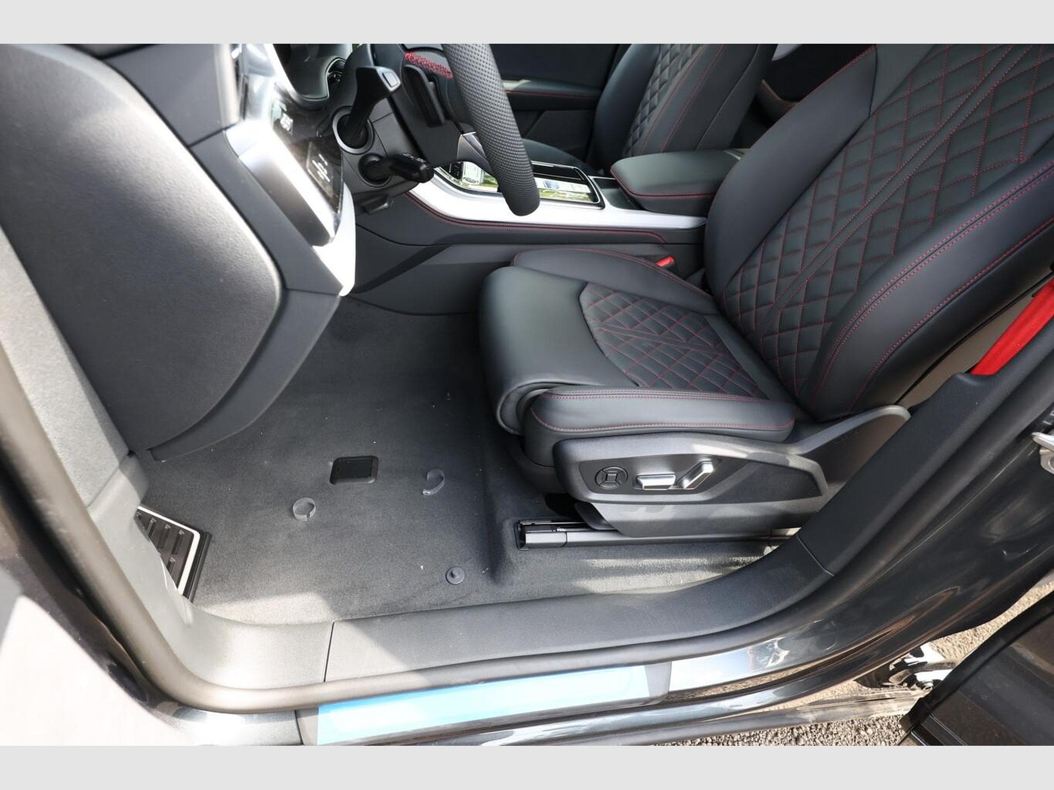 Audi Q8 S line (2026) - Photo 13