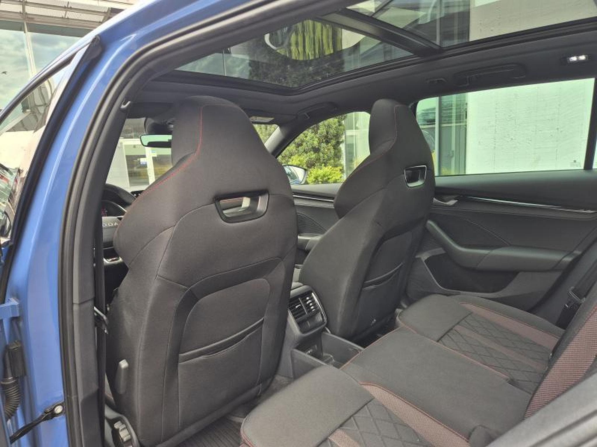 Skoda Octavia Combi RS 2.0 TSI DSG7 (2025) - Photo 11