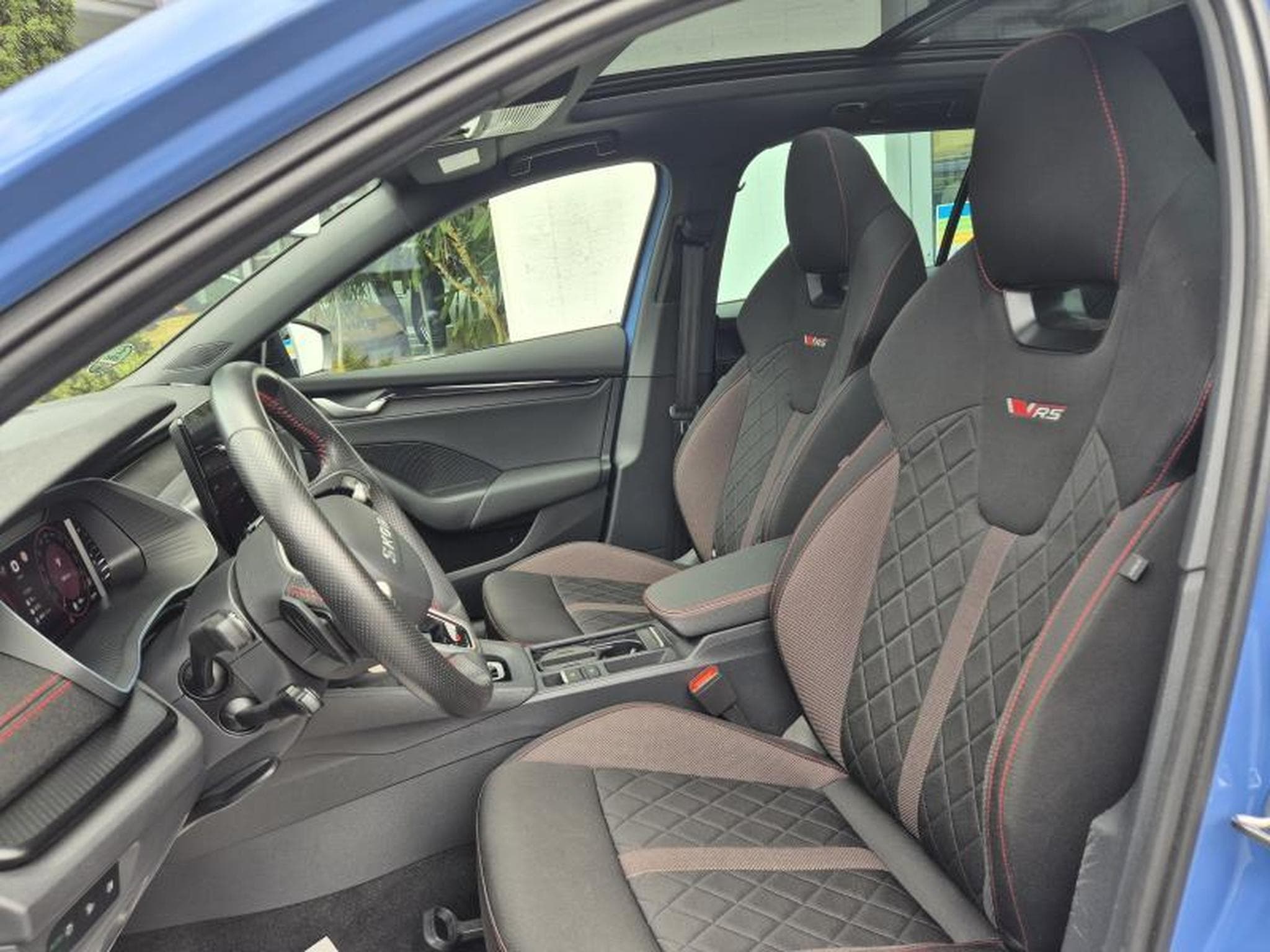 Skoda Octavia Combi RS 2.0 TSI DSG7 (2025) - Photo 9