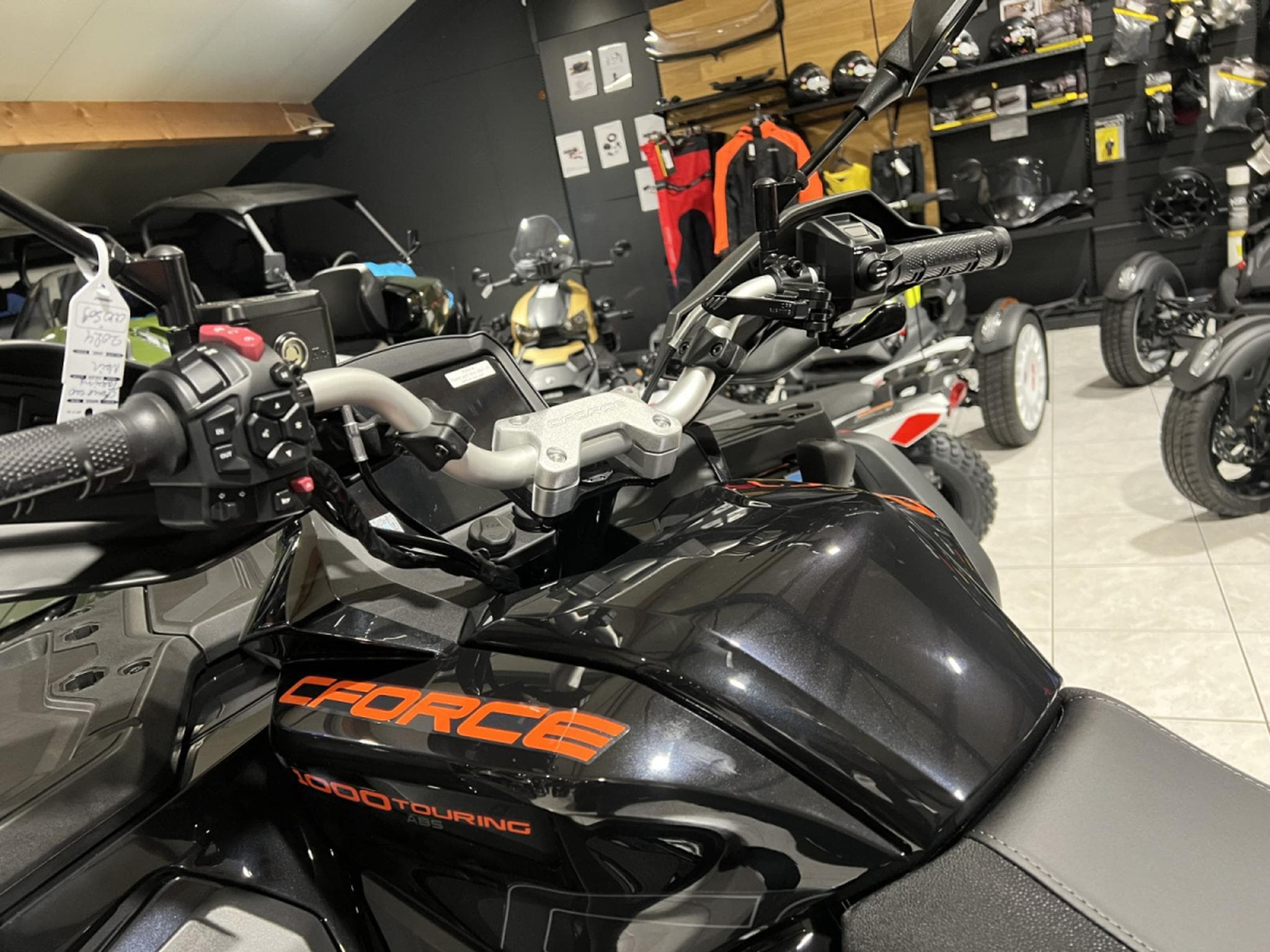 CF Moto CForce 1000 TOURING PREM. L7 (2026) - Photo 2
