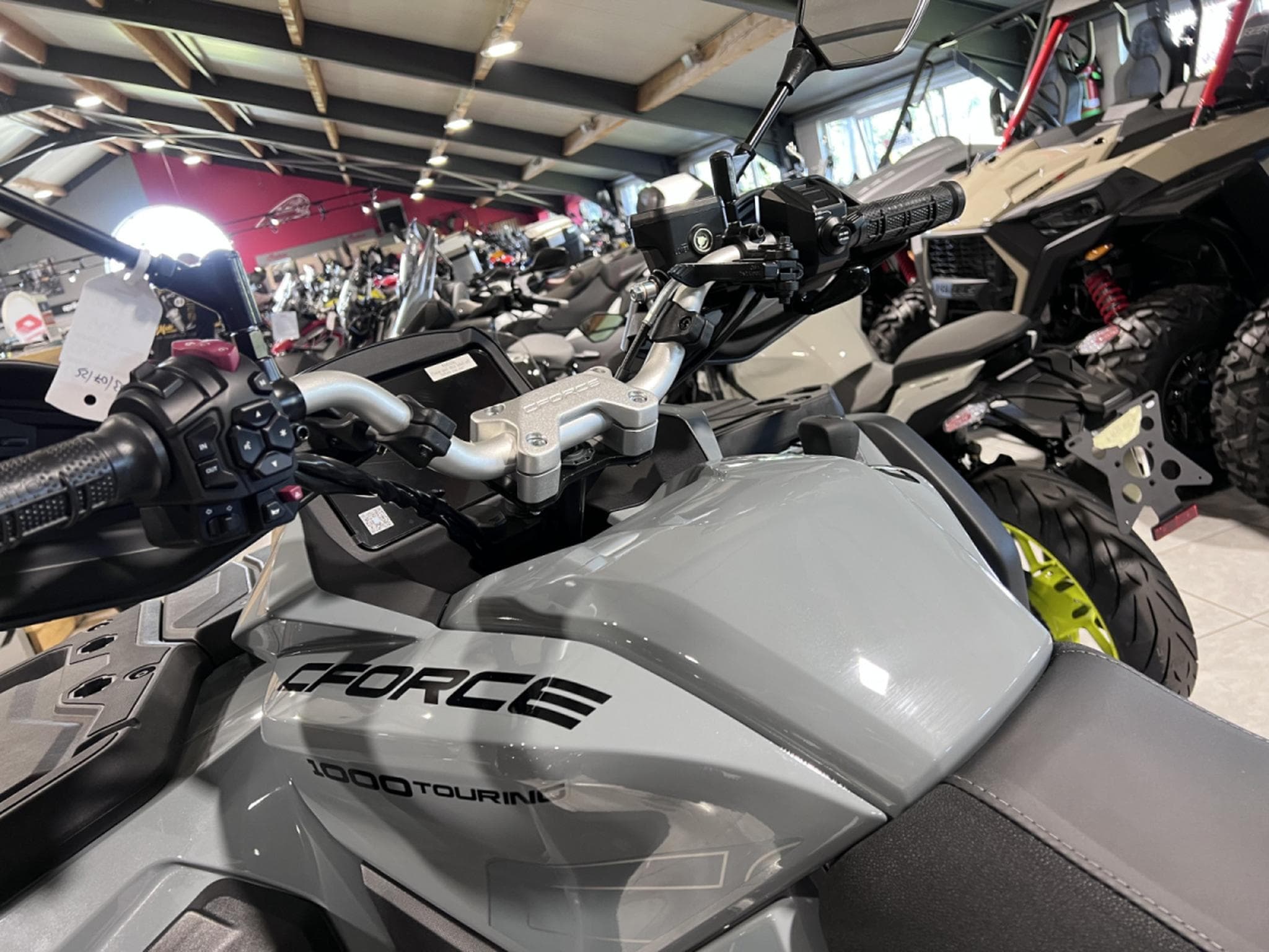 CF Moto CForce 1000 TOURING PREM. L7 (2026) - Photo 6