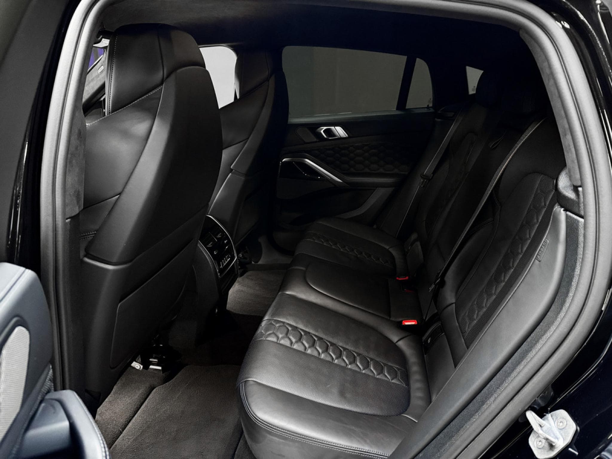 BMW X6M COMPETITION / HK / 360 / SOFT CLOSE / MASSAGE (2021) - Photo 11
