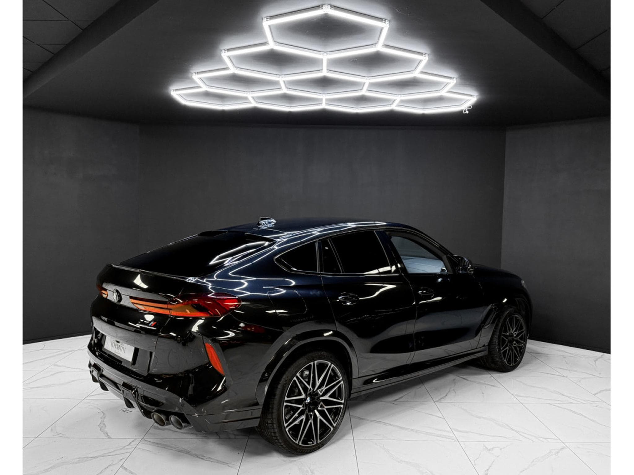 BMW X6M COMPETITION / HK / 360 / SOFT CLOSE / MASSAGE (2021) - Photo 5