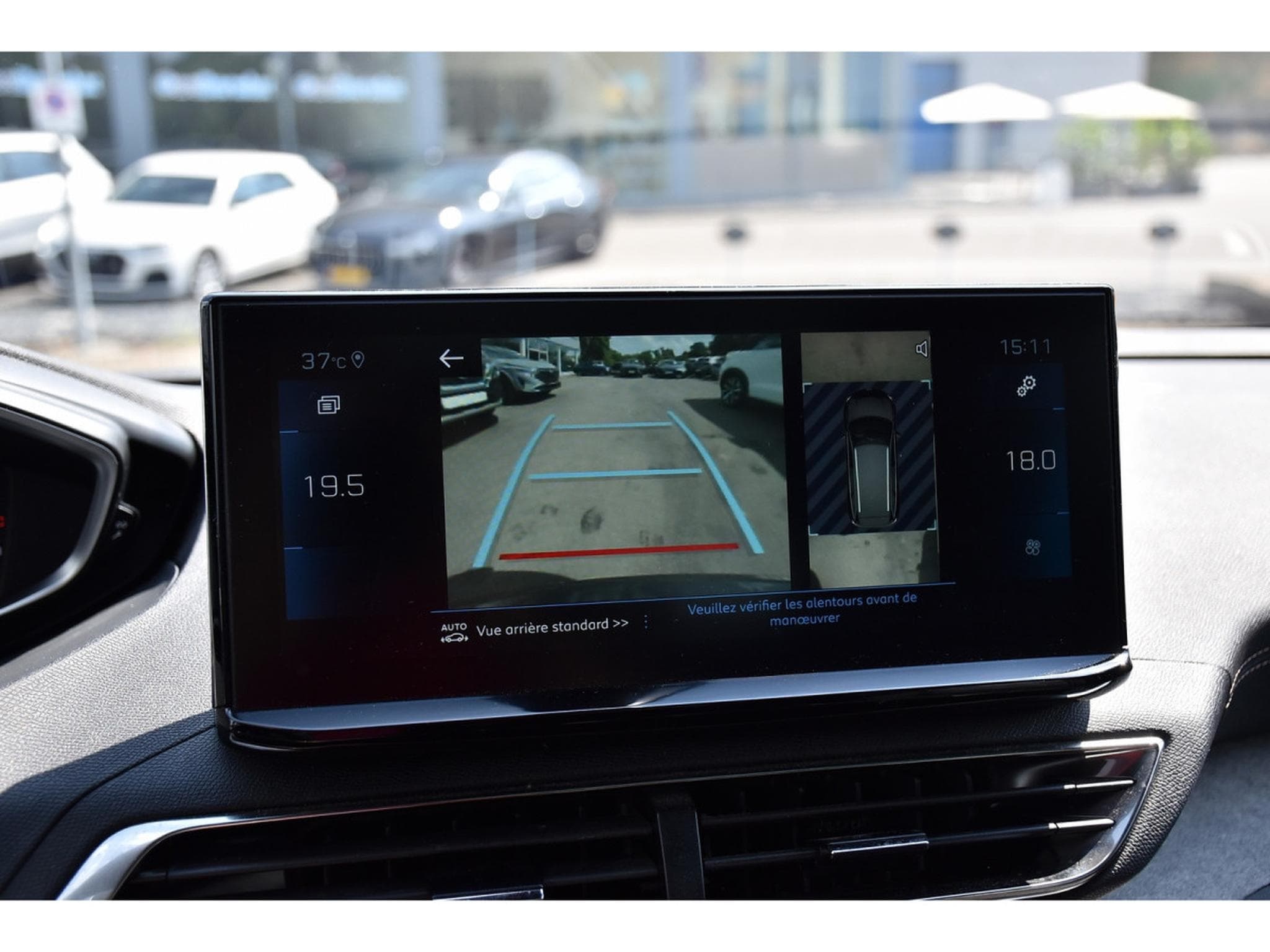 Peugeot 5008 1.5 BlueHDI GT EAT8 PANO CUIR FOCAL ACC SIDE CAM360 1° MAIN (2023) - Photo 15