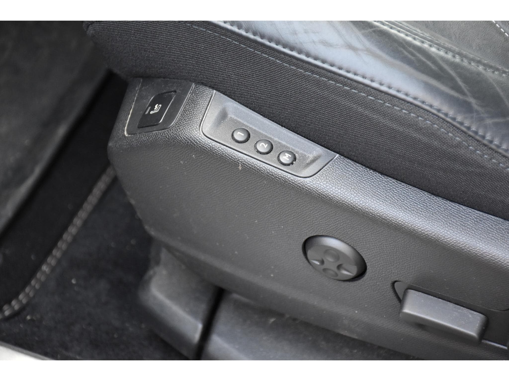 Peugeot 5008 1.5 BlueHDI GT EAT8 PANO CUIR FOCAL ACC SIDE CAM360 1° MAIN (2023) - Photo 22