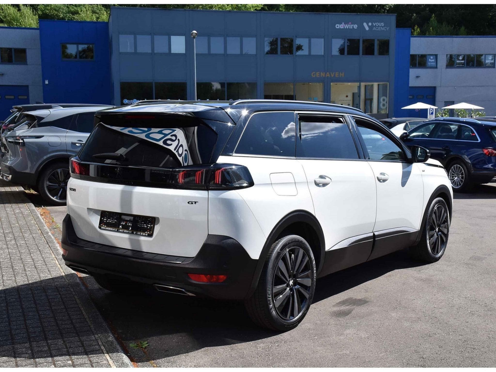 Peugeot 5008 1.5 BlueHDI GT EAT8 PANO CUIR FOCAL ACC SIDE CAM360 1° MAIN (2023) - Photo 4