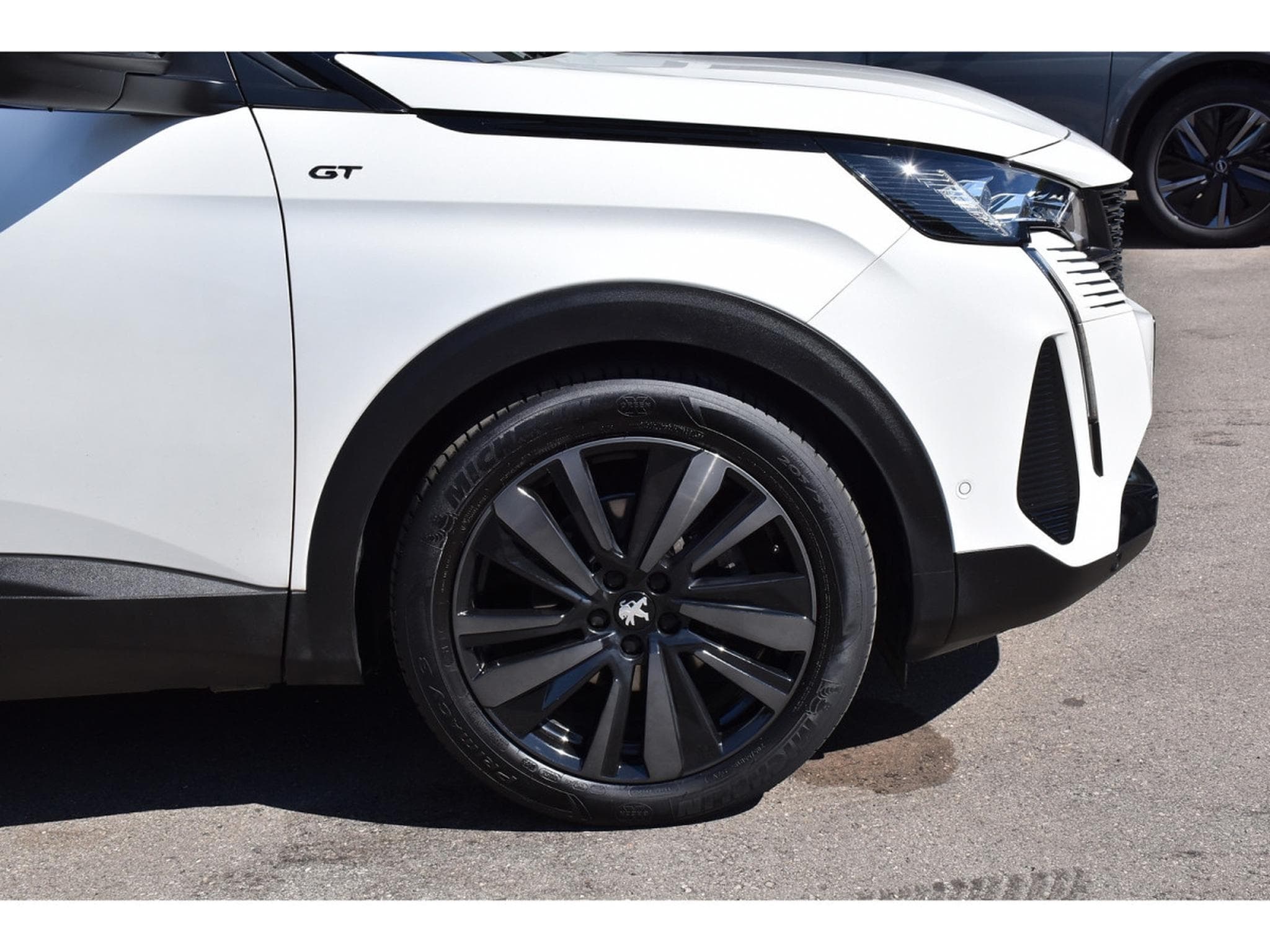 Peugeot 5008 1.5 BlueHDI GT EAT8 PANO CUIR FOCAL ACC SIDE CAM360 1° MAIN (2023) - Photo 5