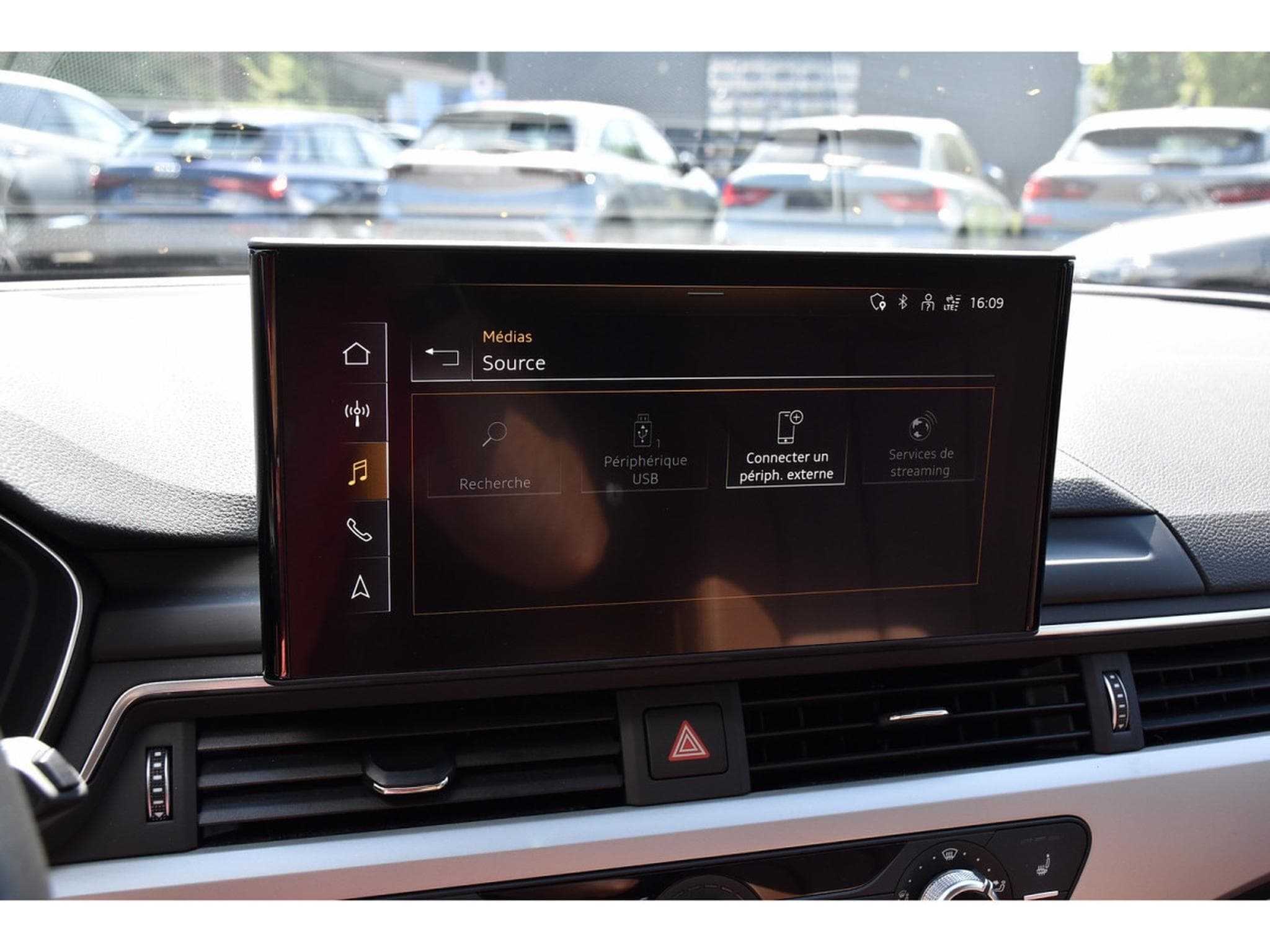 Audi A4 40 TDI Quattro S-Tronic CUIR GPS ATT RMQ CAM 1° MAIN (2022) - Photo 11