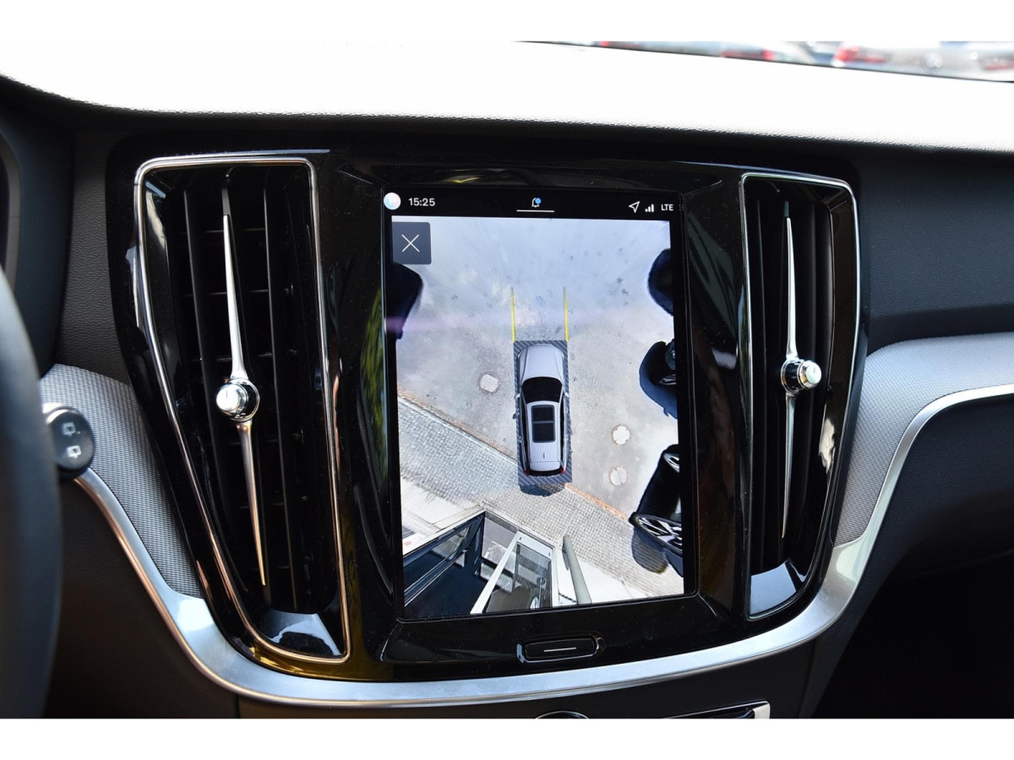 Volvo V60 2.0 B4 Plus Dark Geartronic PANO CUIR MEMO CAM360 HARMAN 1°M (2025) - Photo 14