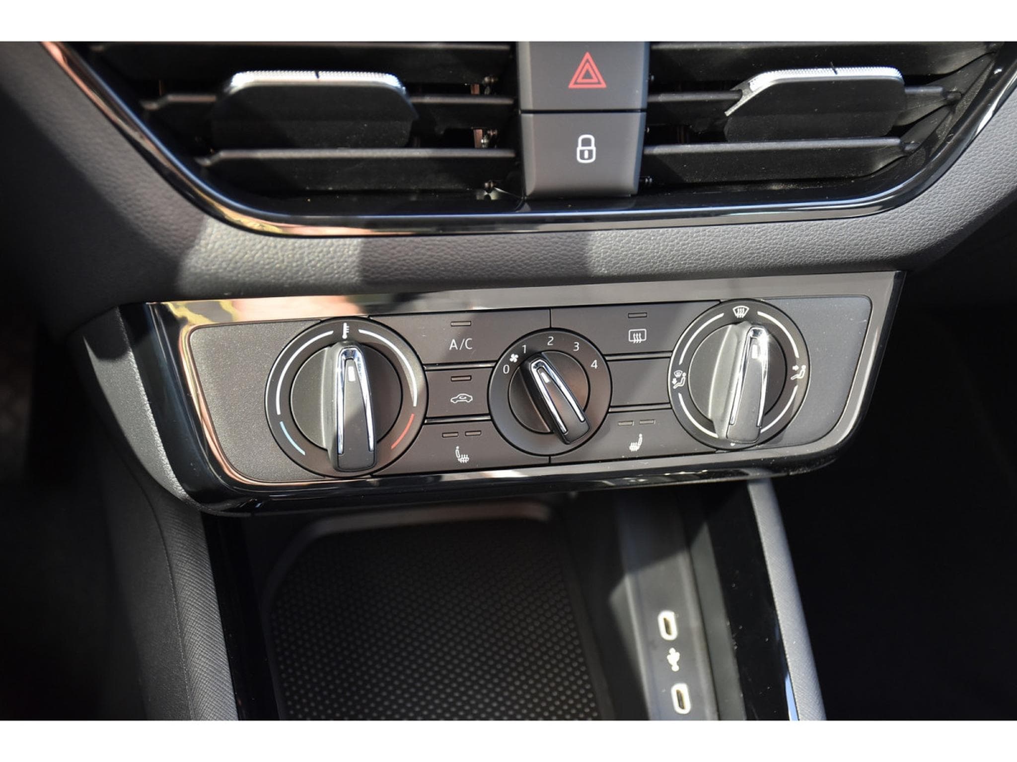 Skoda Kamiq 1.0 TSI 116 DSG Selection REGUL SMARTLINK CAM KEYLESS NEUF (2025) - Photo 15