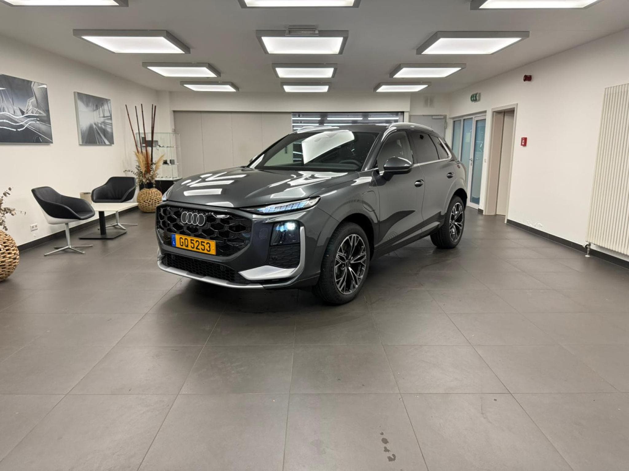 Audi Q3 SUV e-hybrid S Line 272 CV / 200 KW S tronic (2025) - Photo 1
