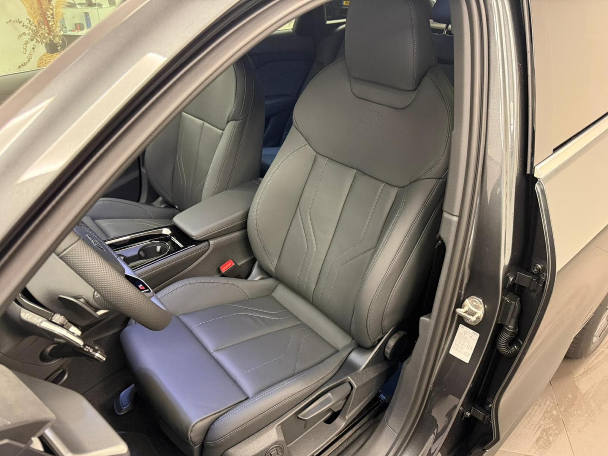 Audi Q3 SUV e-hybrid S Line 272 CV / 200 KW S tronic (2025) - Photo 2