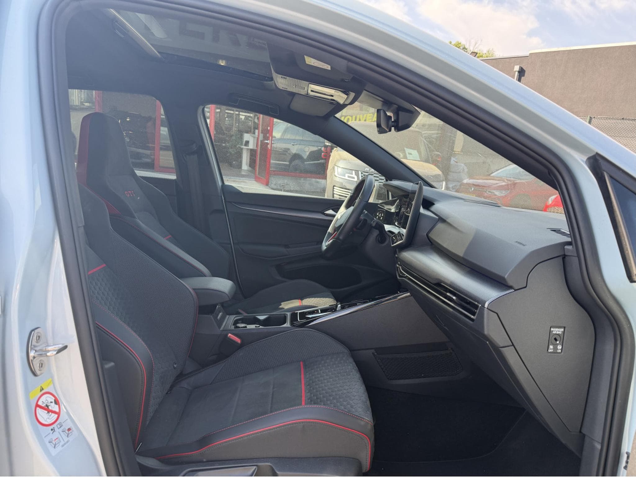 VW Golf GTI FACELIFT 2.0 TSI 300 CLUBSPORT CRYSTAL ICE BLUE IQ LIGHT (2025) - Photo 4