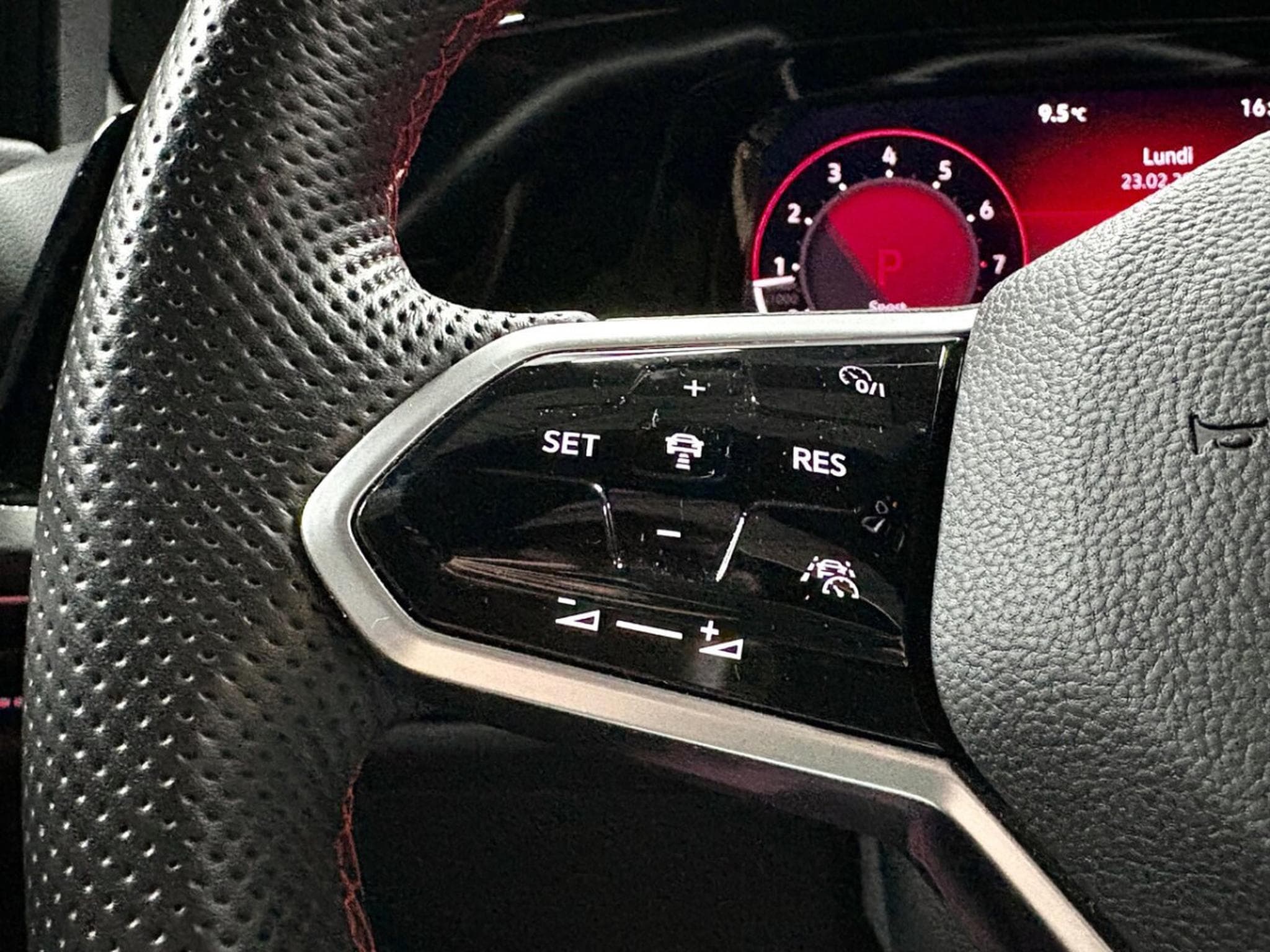 VW Golf GTI Clubsport 2.0 TSI 300 CV DSG7 * BLACK STYLE* MATRIX *ALA (2024) - Photo 8