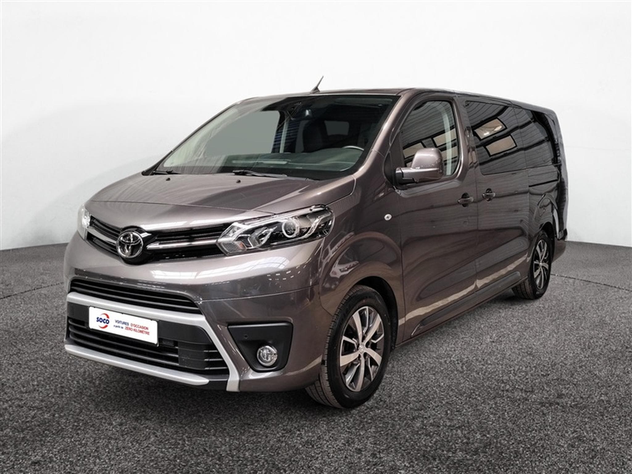 Toyota Proace Auto VIP 6 Pl LONG Cuir / Navi CarPlay / PDC / Caméra /... (2024) - Photo 1