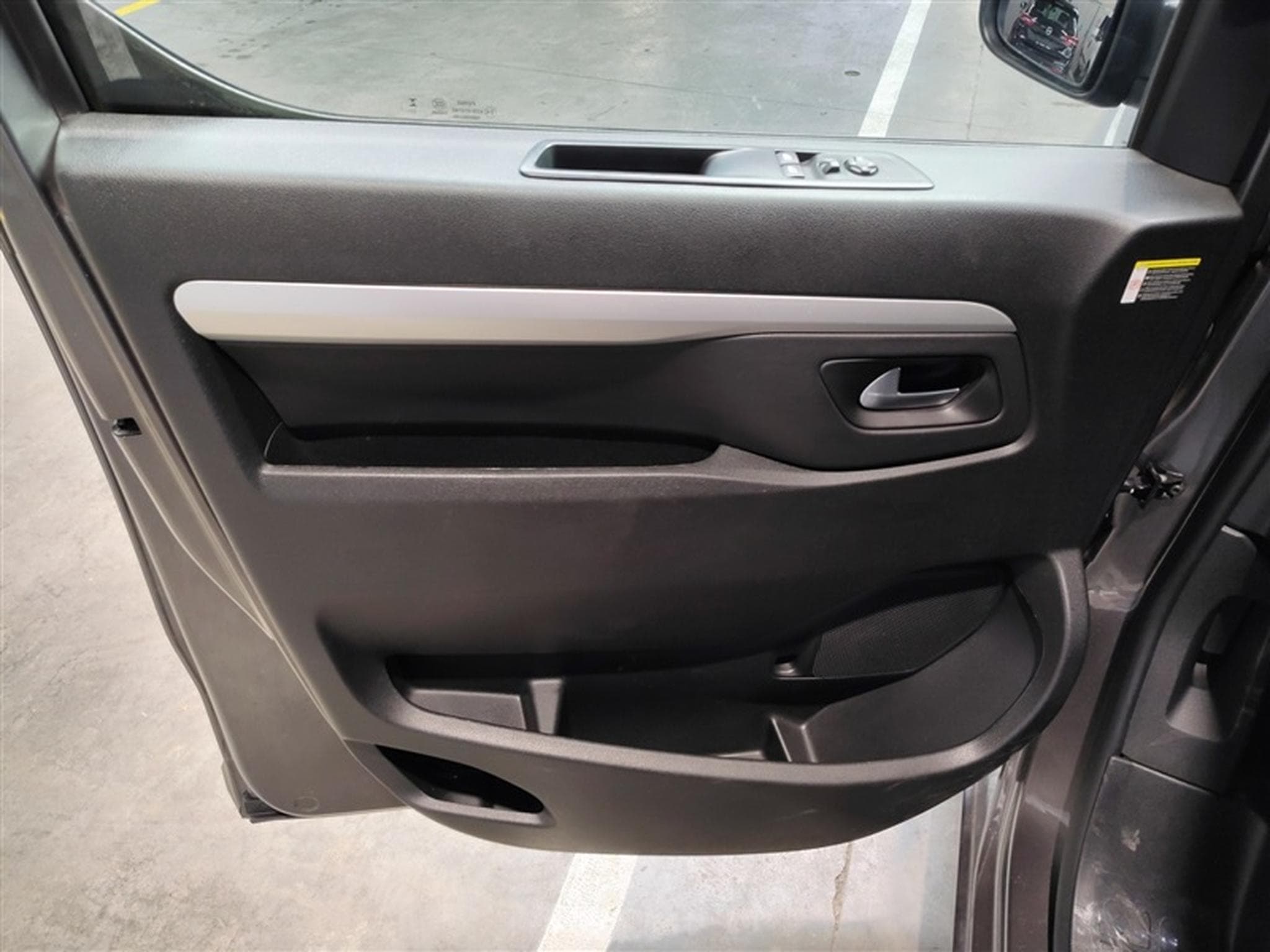 Toyota Proace Auto VIP 6 Pl LONG Cuir / Navi CarPlay / PDC / Caméra /... (2024) - Photo 19